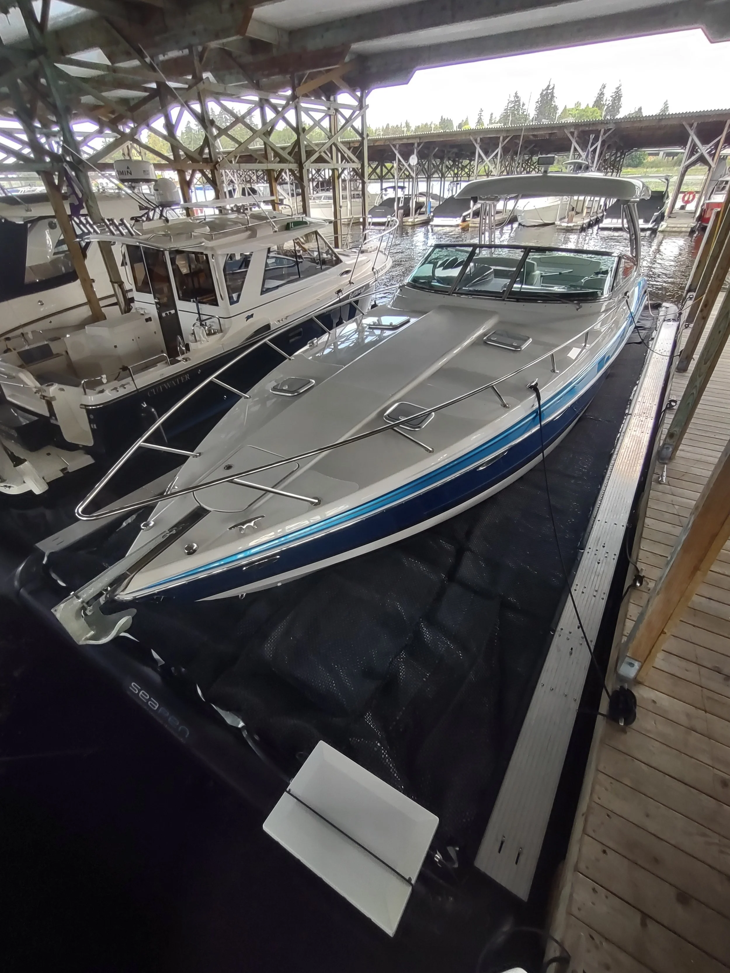37' Formula Seattle in 41x13 Solstice SeaPen, Washington