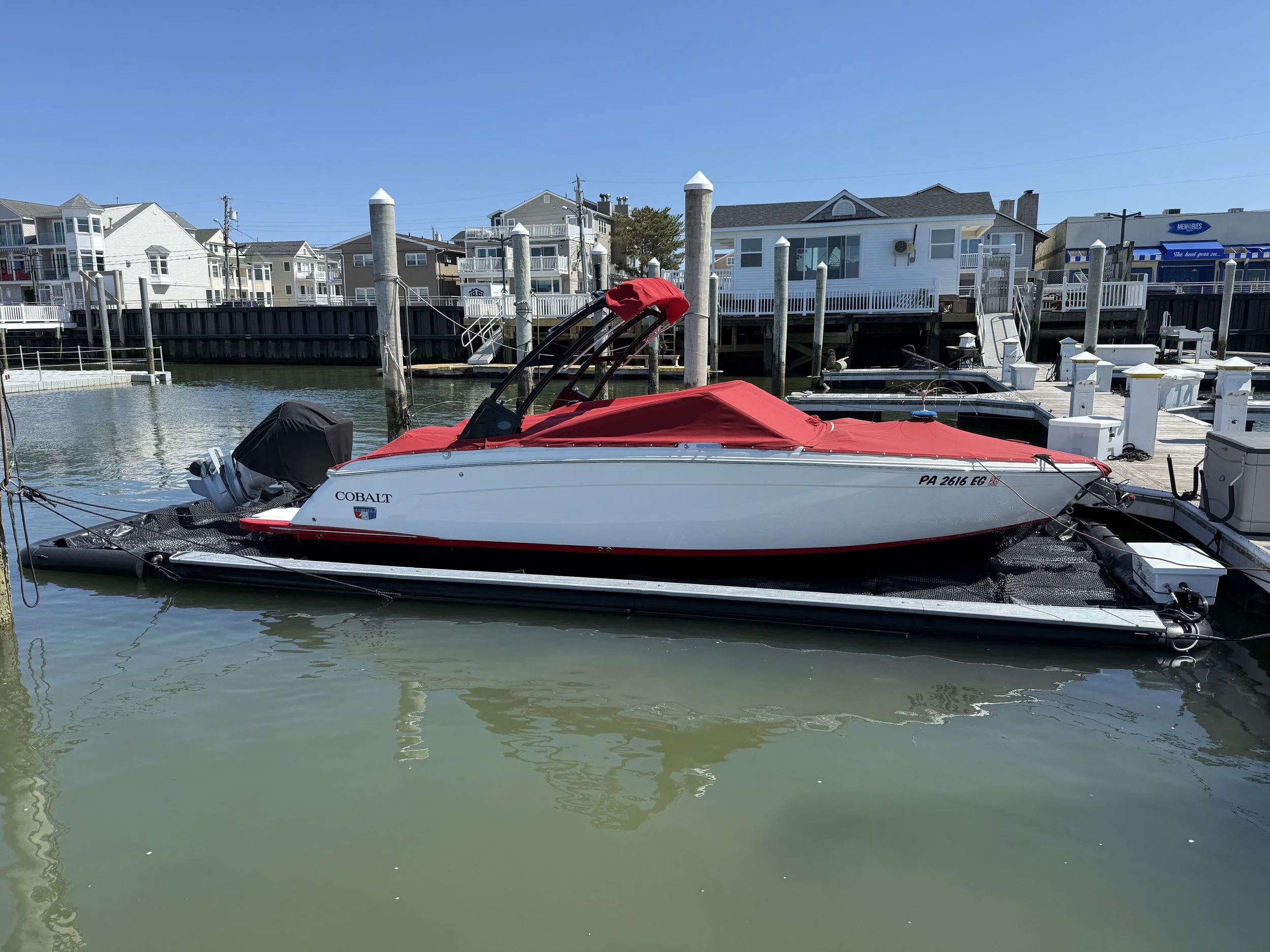 26' Cobalt in 31x10 Solstice SeaPen, New York