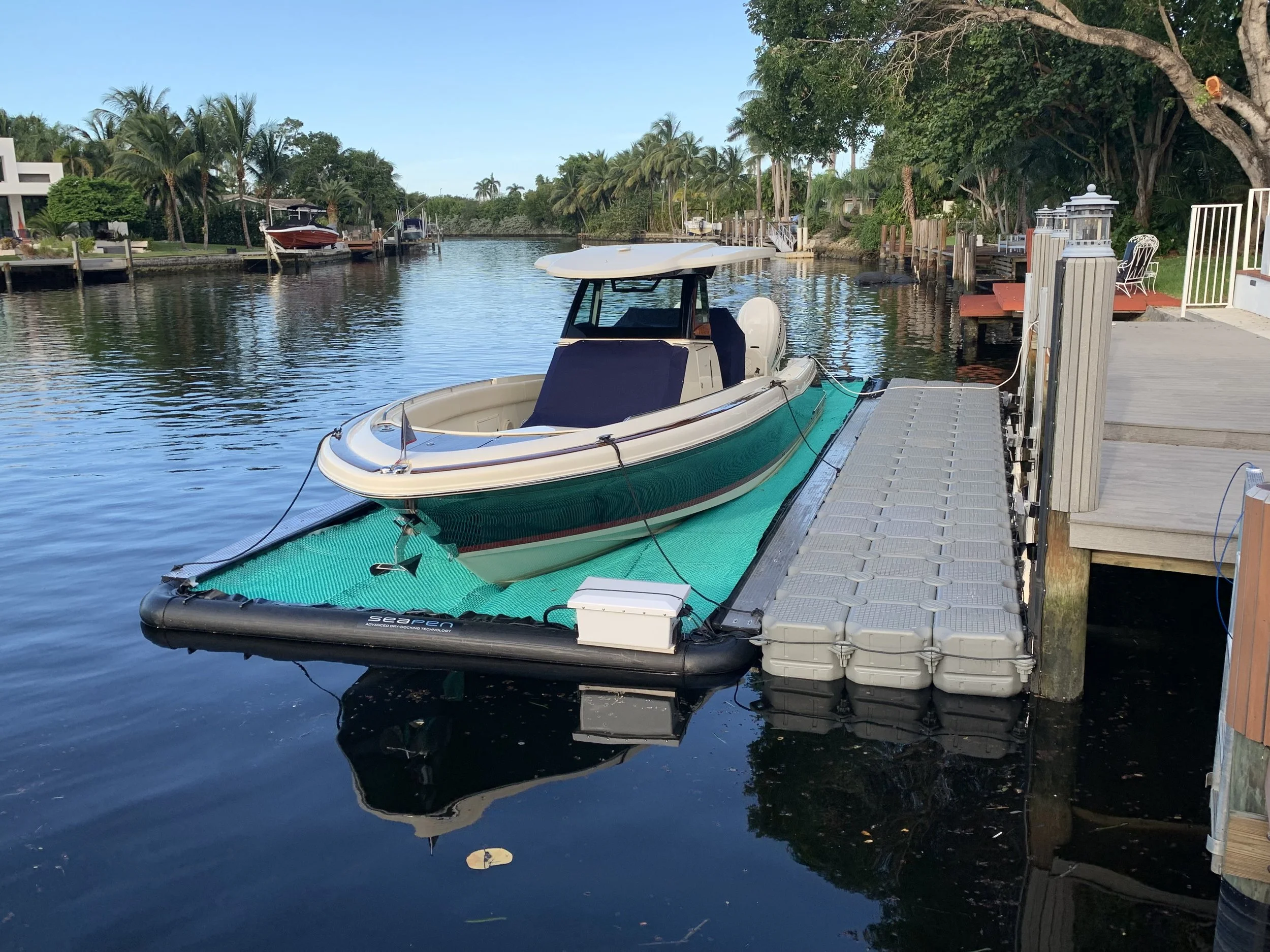 34' Chris Craft in 37x13 Solstice SeaPen, Florida