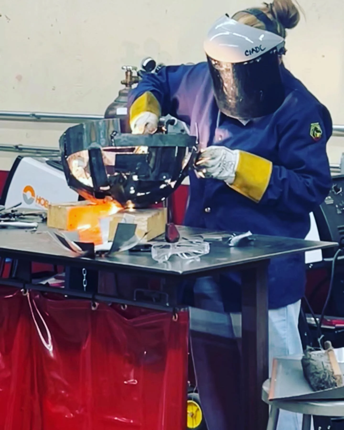 Got some solid studio time recently. Creating a new series that will bridge my ceramic and steel work✨

#ceramicobjects #abstract #abstraction #steelsculpture 
#femalesculptor #womenartist
#womeninart #assemblage #bethanycordero #femaleartist #sculpt
