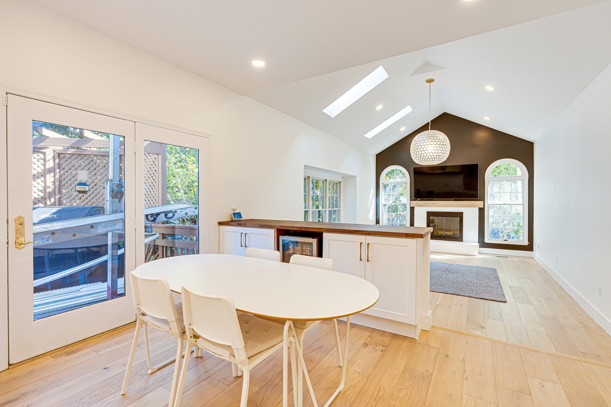 new-kitchen-with-white-dining-table- (4).jpg