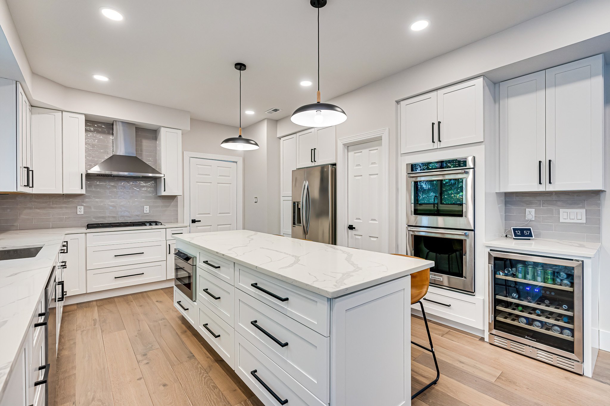 kitchen-and-dining-with-bubble-chandelier-912.jpg
