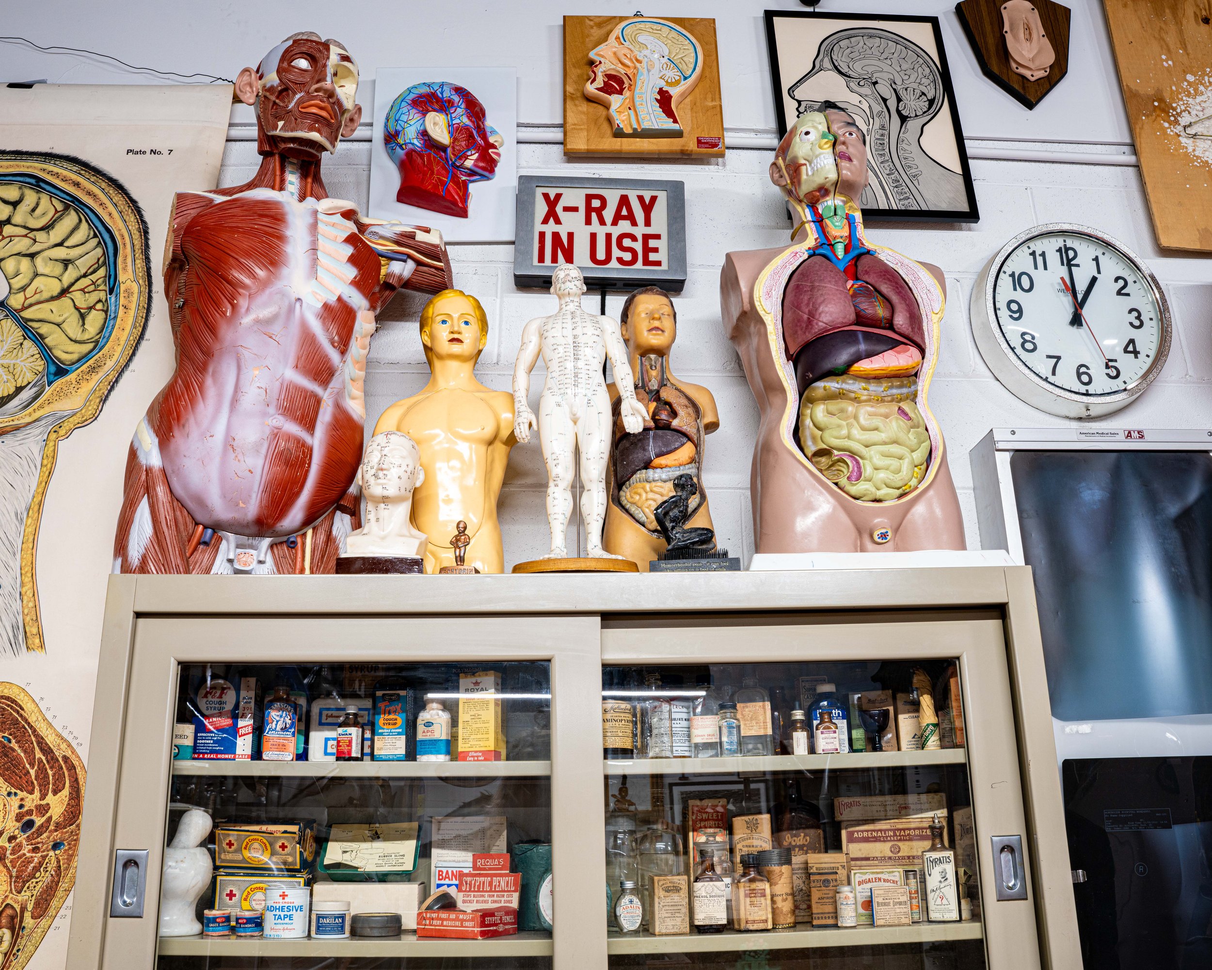 Various antique/outdated medical equipment