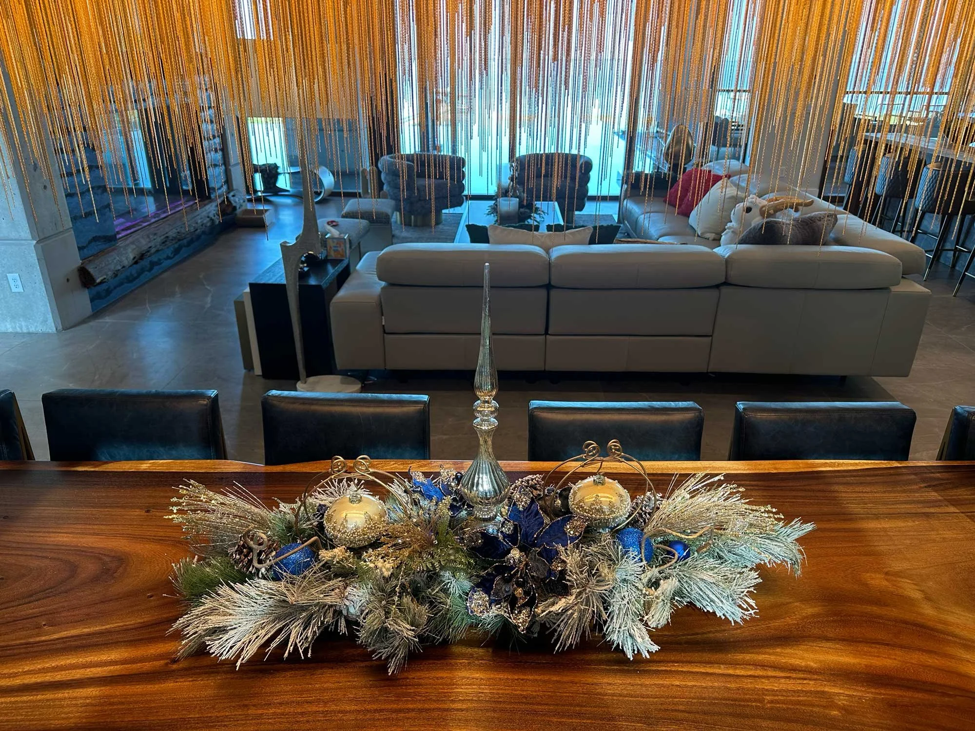 silver-blue-dining-centerpiece.jpg