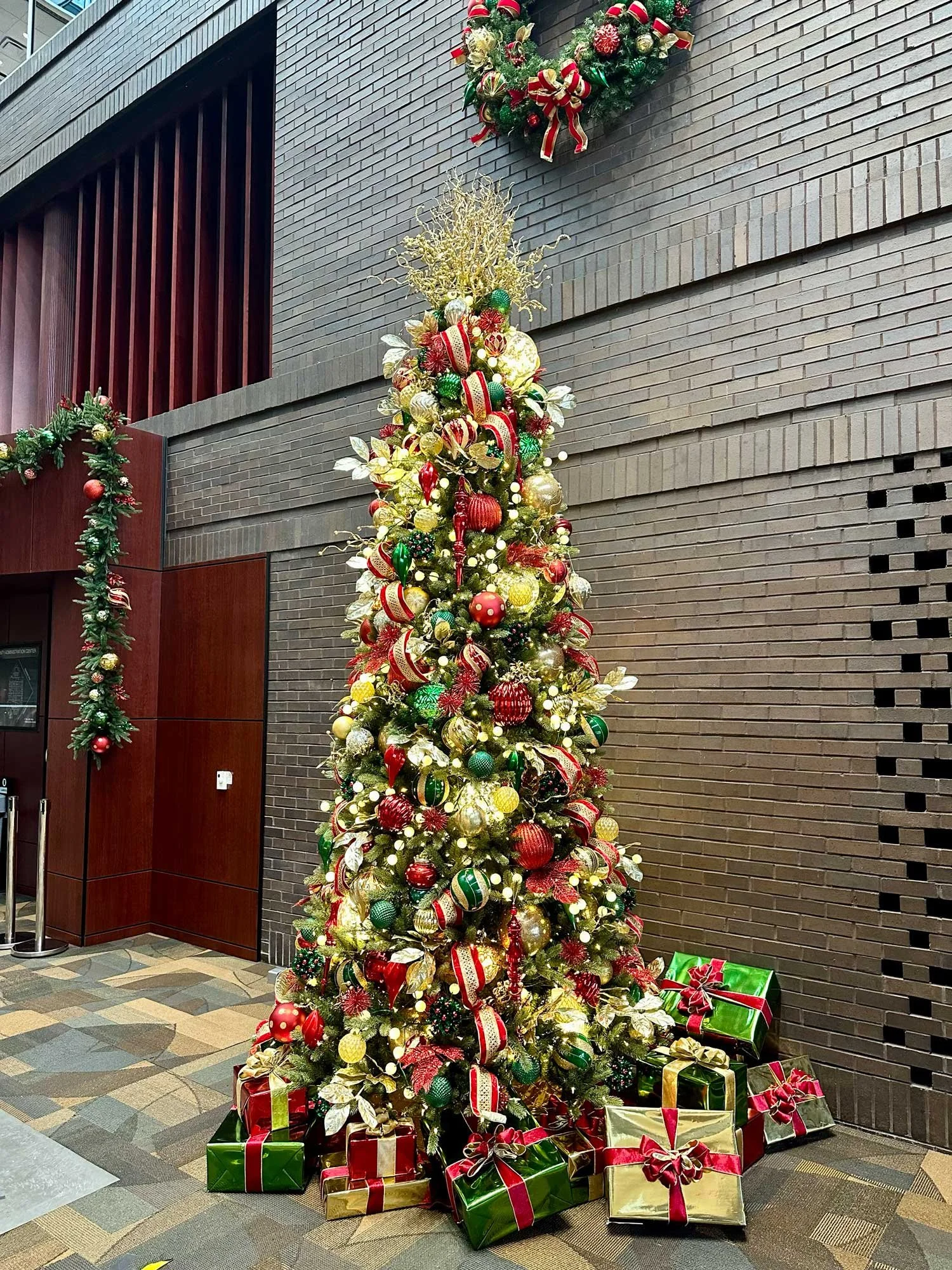 red-green-gold-tree.jpg
