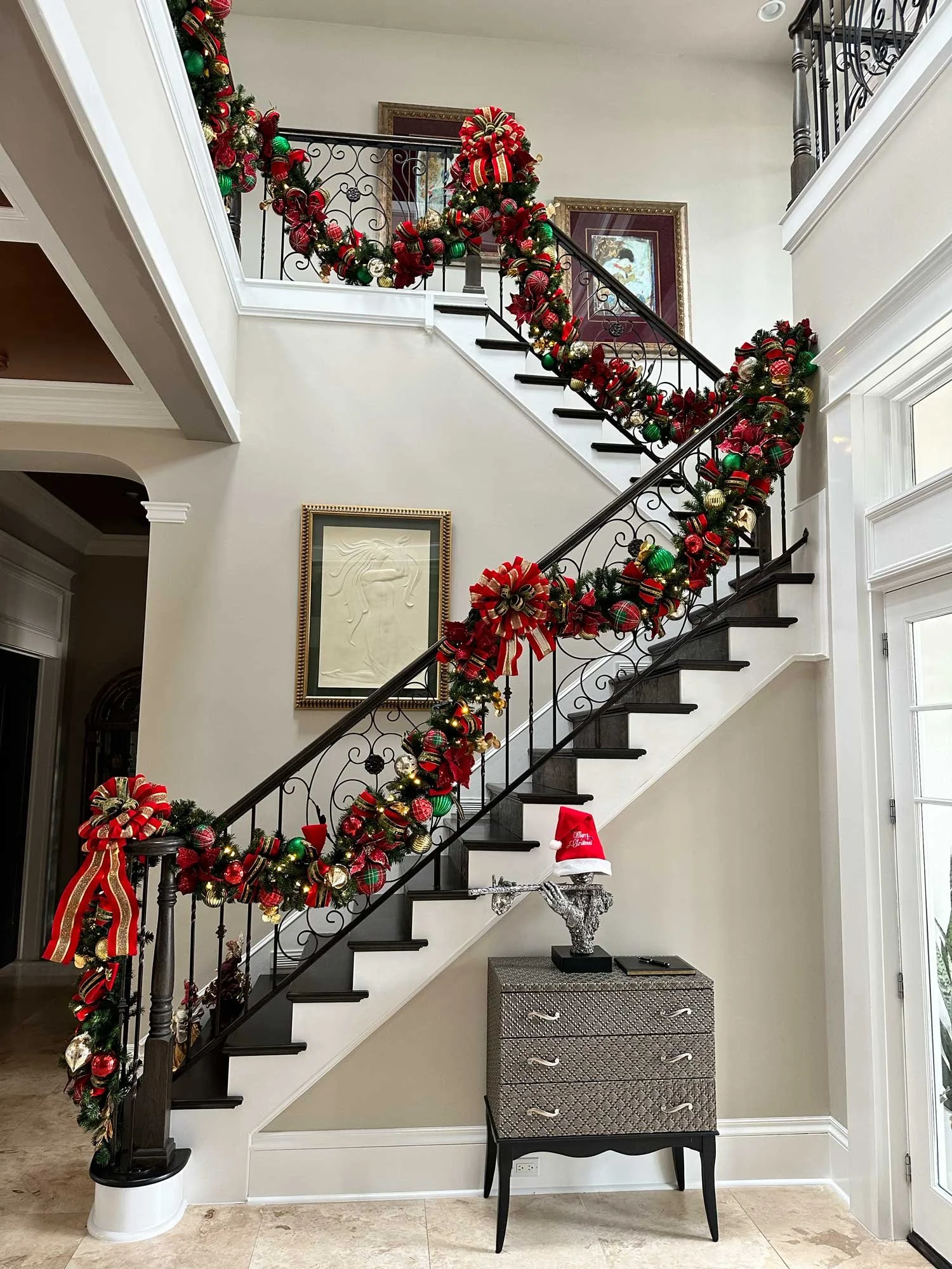 entry-stairwell-garland.jpg