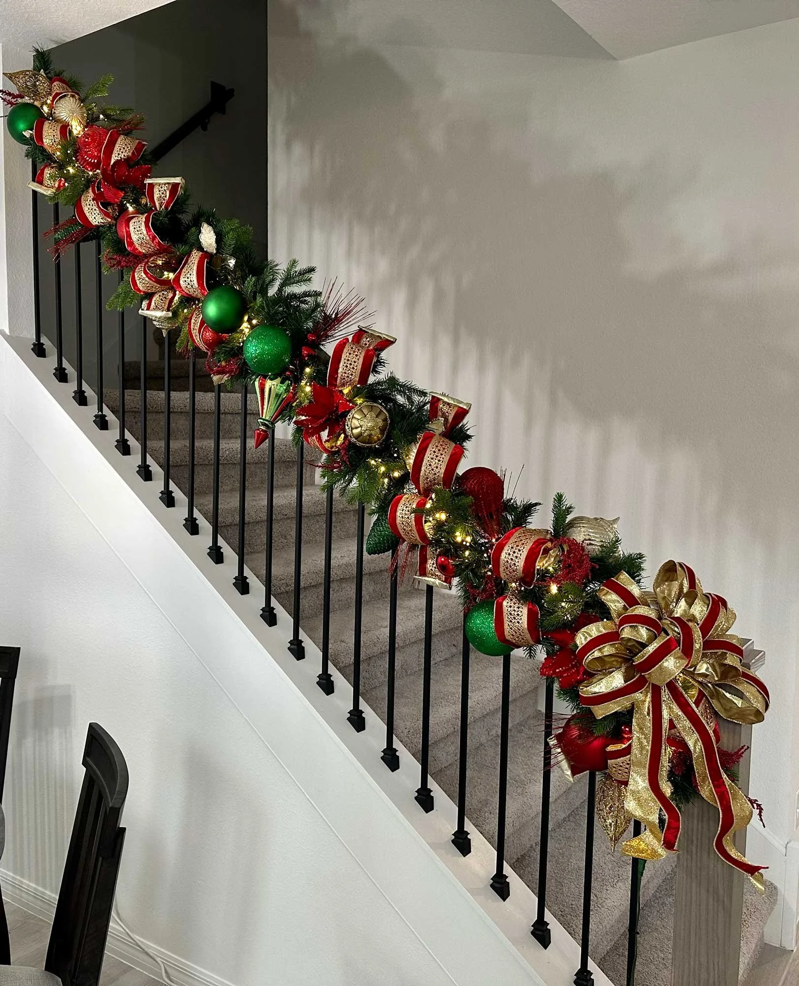 wroughtiron-stair-railing-garland.jpg