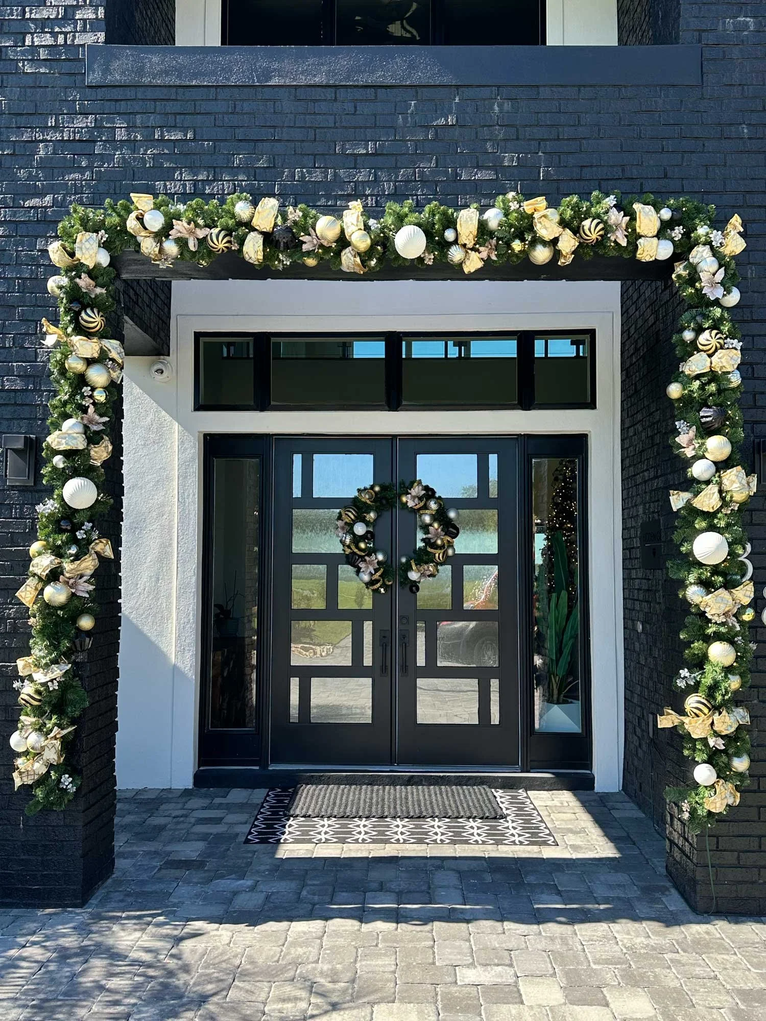 modern-front-door-wreath-garland.jpg
