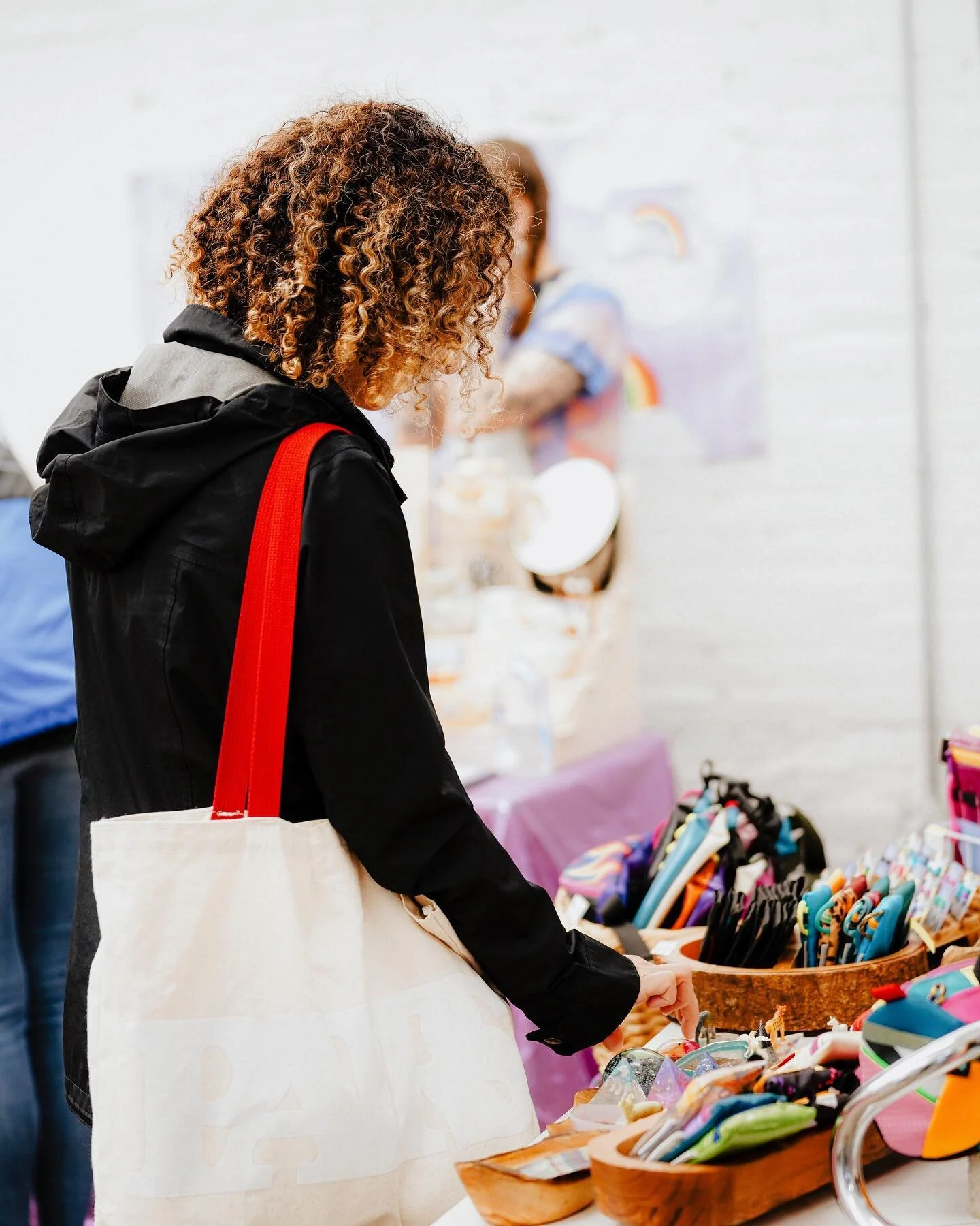 Get ready to indulge in creativity at the Maker Market on April 29th! Join us and experience the magic of handmade products made by local artisans.
--
#artisansasylum #holtonstreet #antwerpstreet #makerspaceboston #artistofboston #makerscommunity #ex