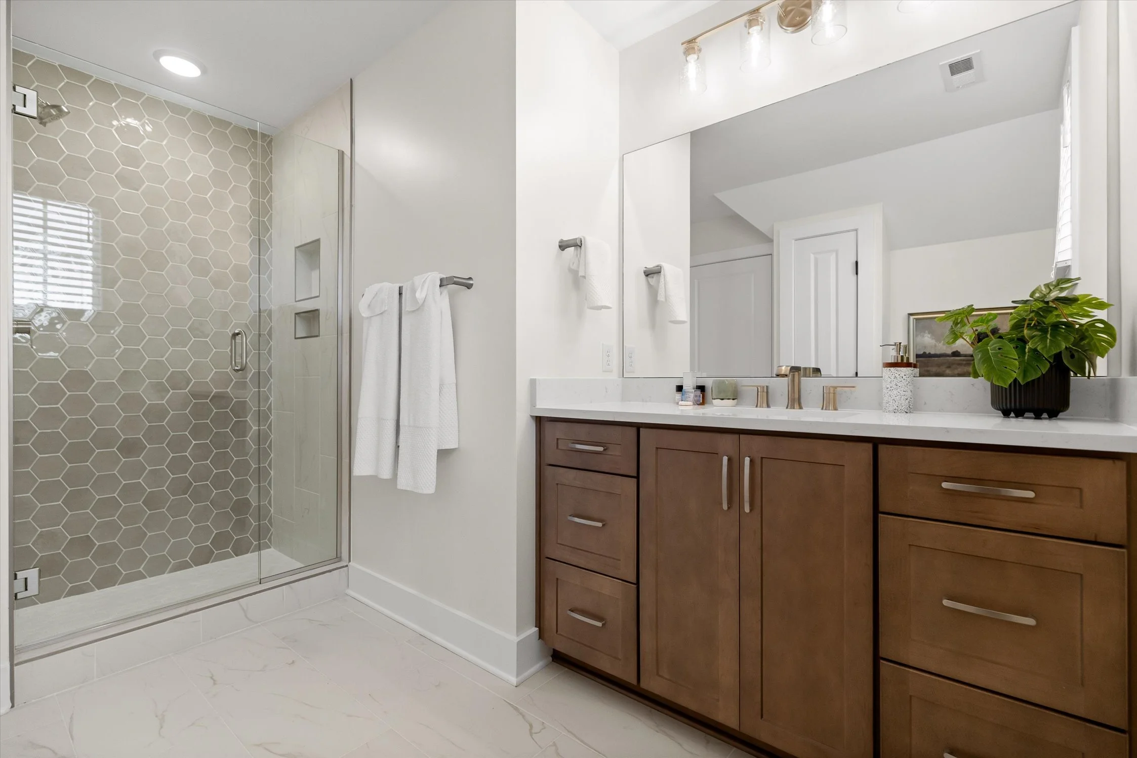 23-47-73 Peregrine Ln-40.jpg
