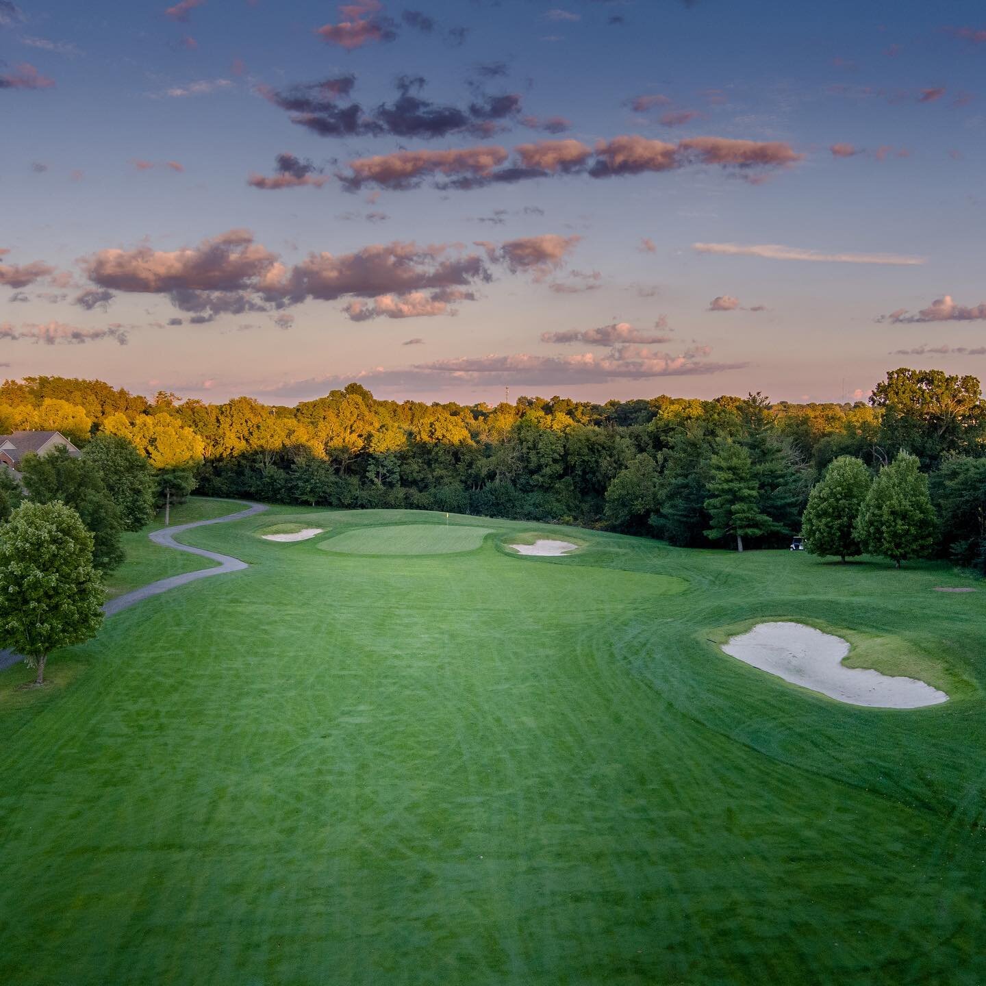 See the greens from a new perspective 🚁 

#drone #dronevideo #dronephoto #aerialvideo #aerialphoto #visitky #videoproduction #kentucky #kentuckyvideo #Kyvideoproduction #golfcourse #KYgolf #Kygolfcourse #golfcoursevideo #Kentuckygolf #magpievideo  #