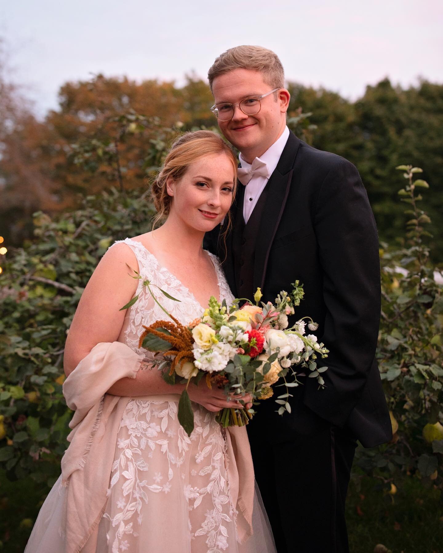 I wrapped up my wedding season last Sunday with the sweetest ceremony at the @camdenpubliclibrary followed by my dream reception at @primorestaurant in Rockland. Annie and Luke were absolutely radiant, their love glowing and permeating the seams of e