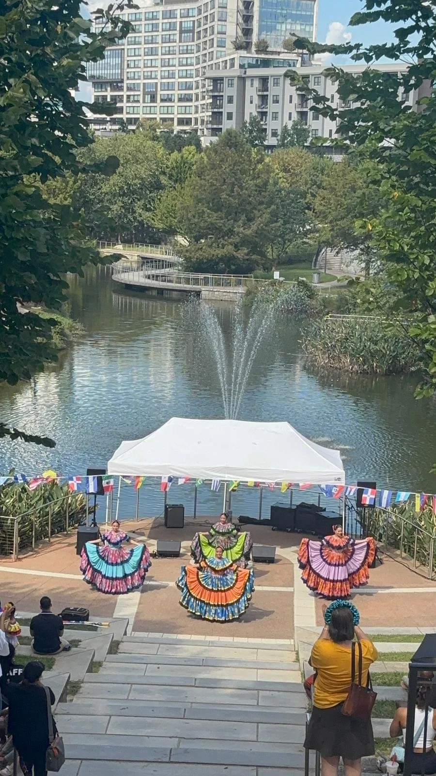 153_09.13.25_EstamosAquiFiesta.jpg