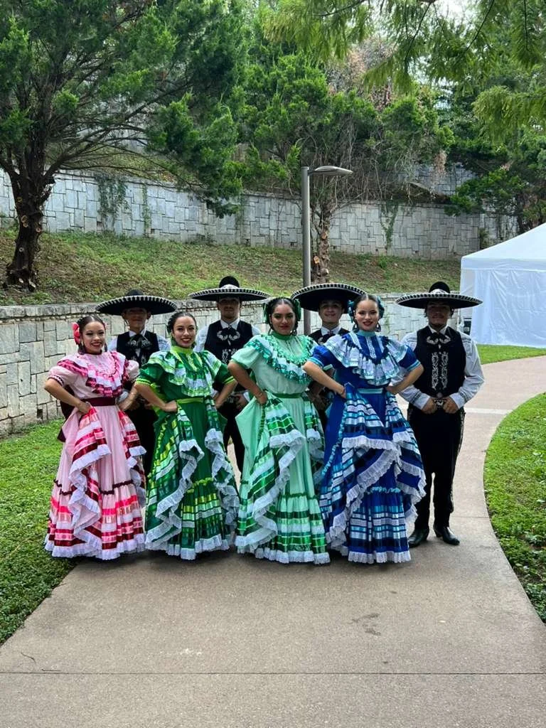 173_09.13.25_EstamosAquiFiesta.jpg