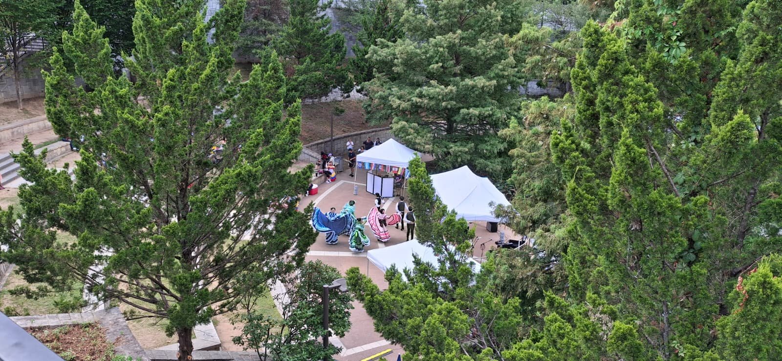 163_09.13.25_EstamosAquiFiesta.jpg