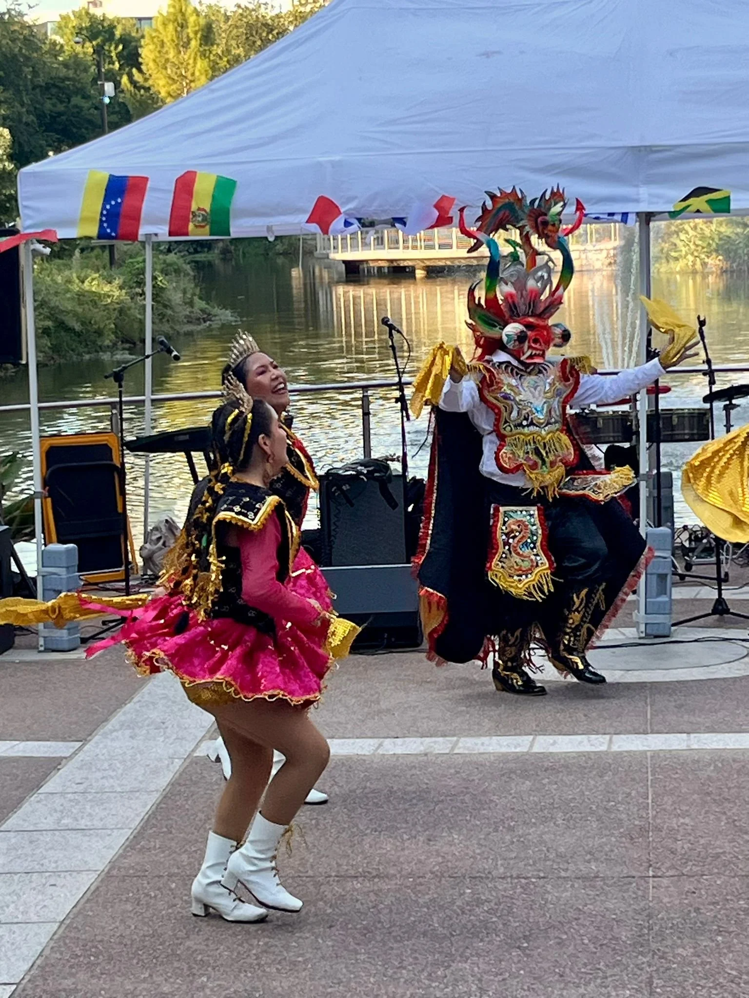 209_09.13.25_EstamosAquiFiesta.jpg