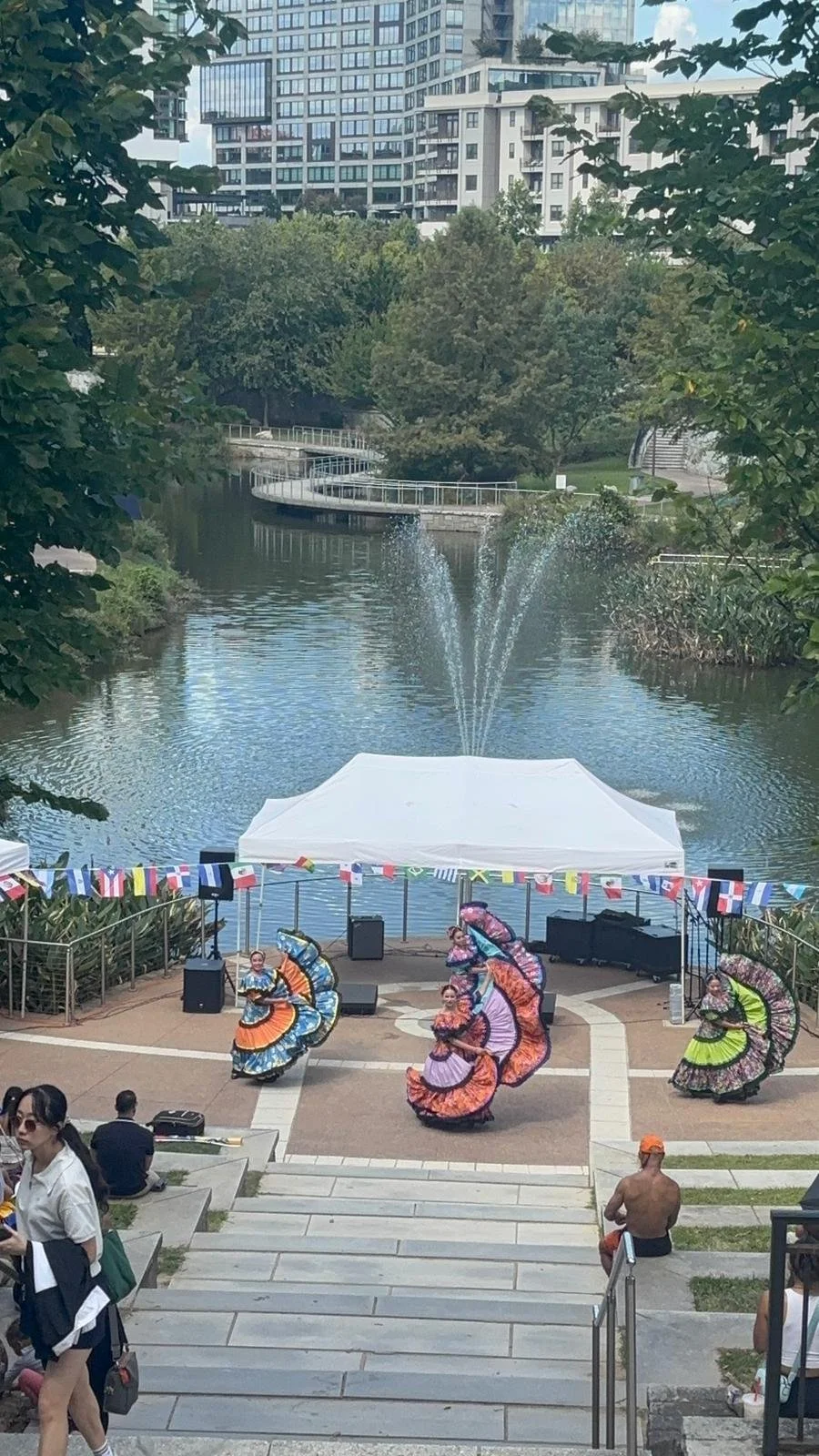 155_09.13.25_EstamosAquiFiesta.jpg