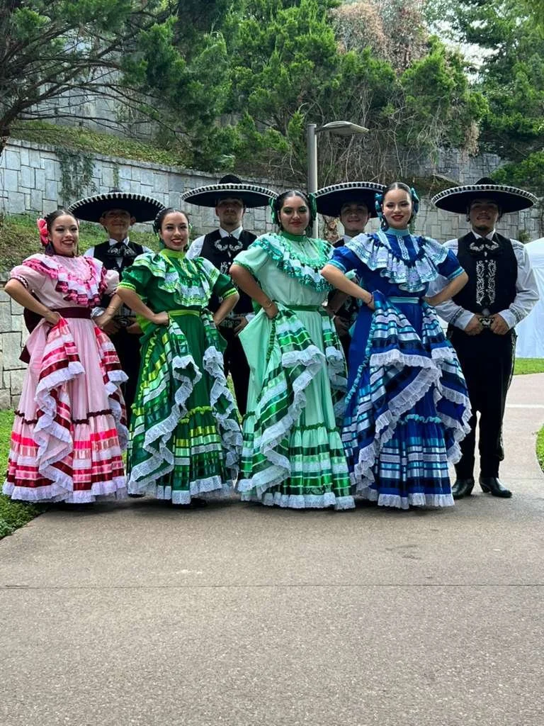 174_09.13.25_EstamosAquiFiesta.jpg