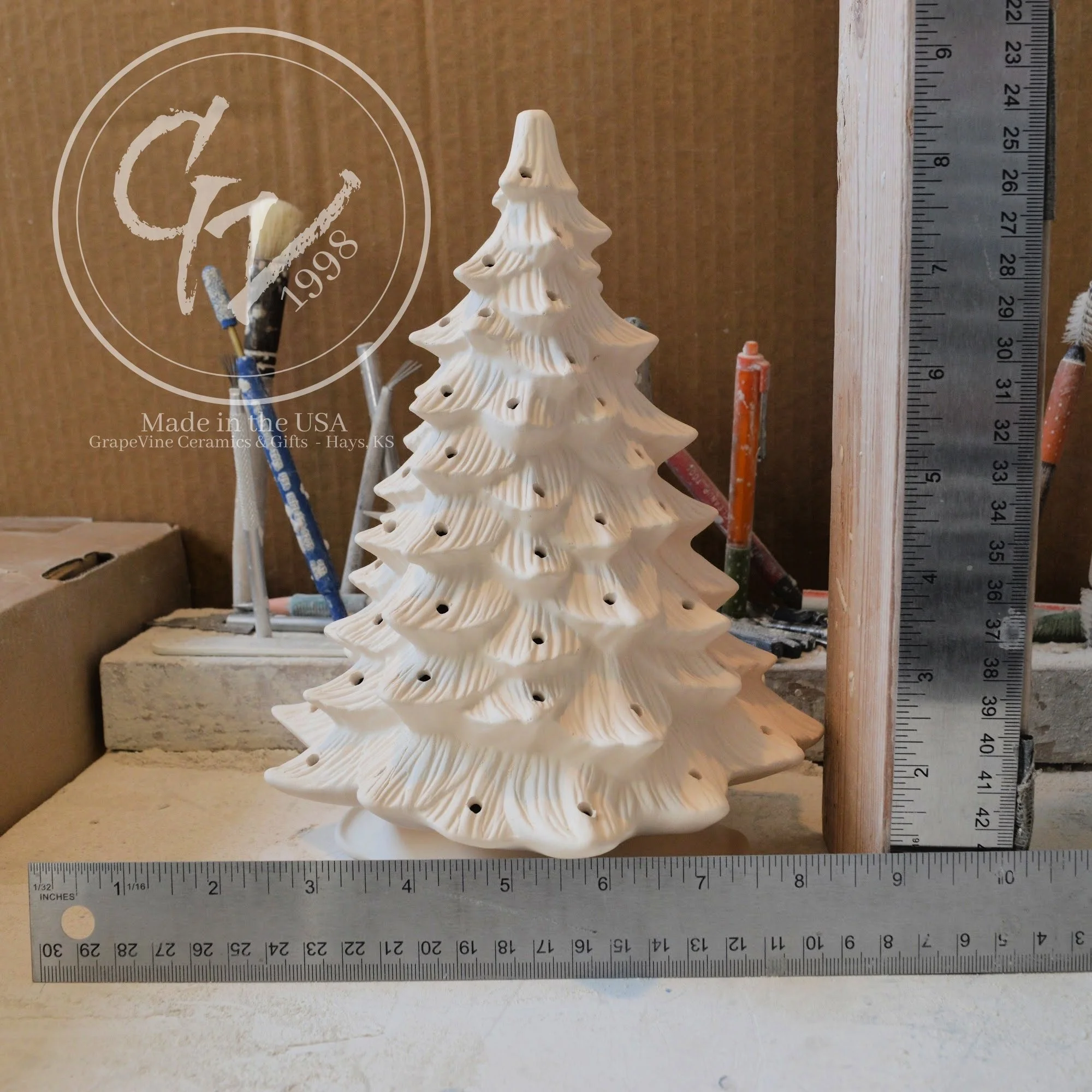 GrapeVine Ceramics-9.5-inch Christmas Tree with Base-DH728.0.jpg