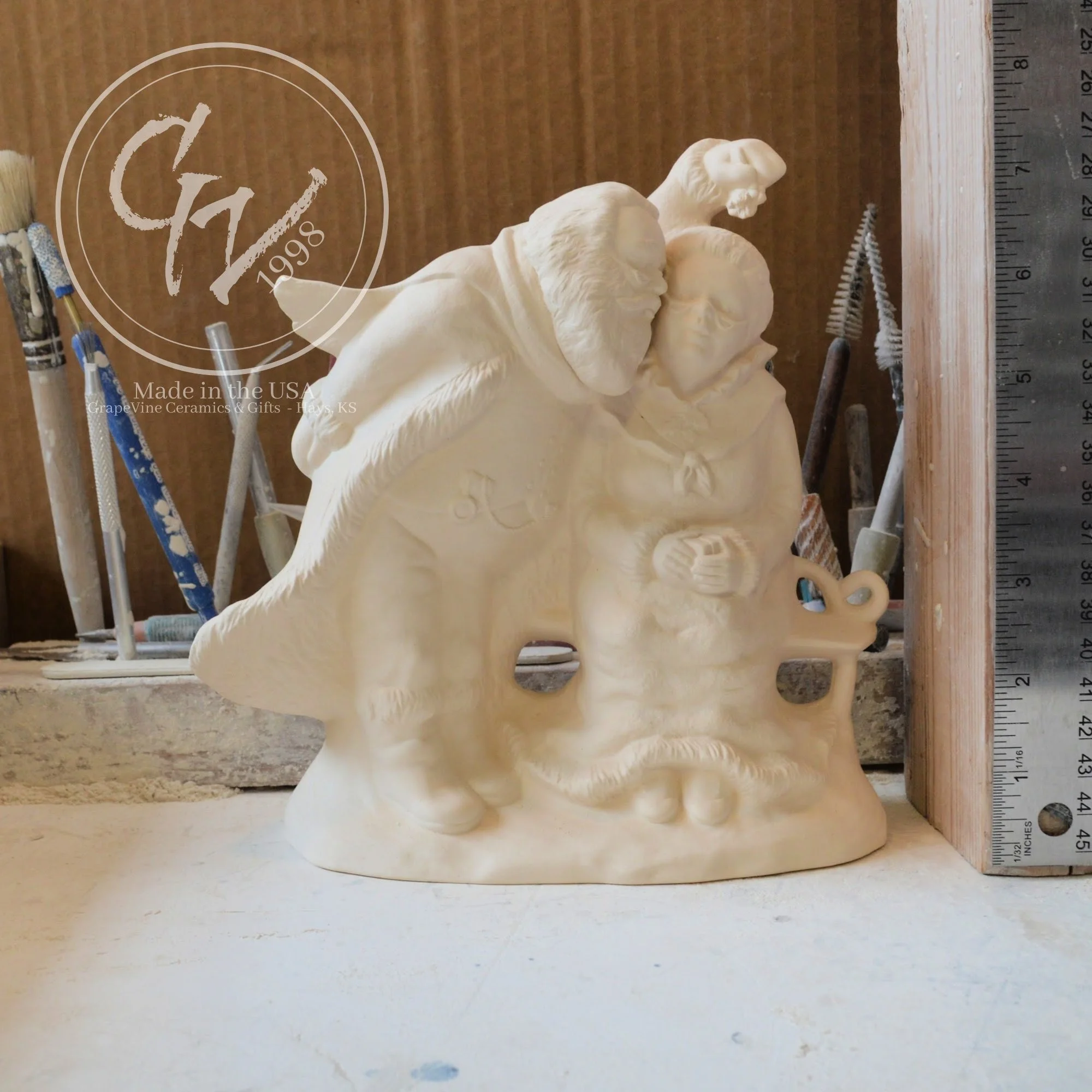 GrapeVine Ceramics-Mistletoe Claus-Provincial P937.0.jpg