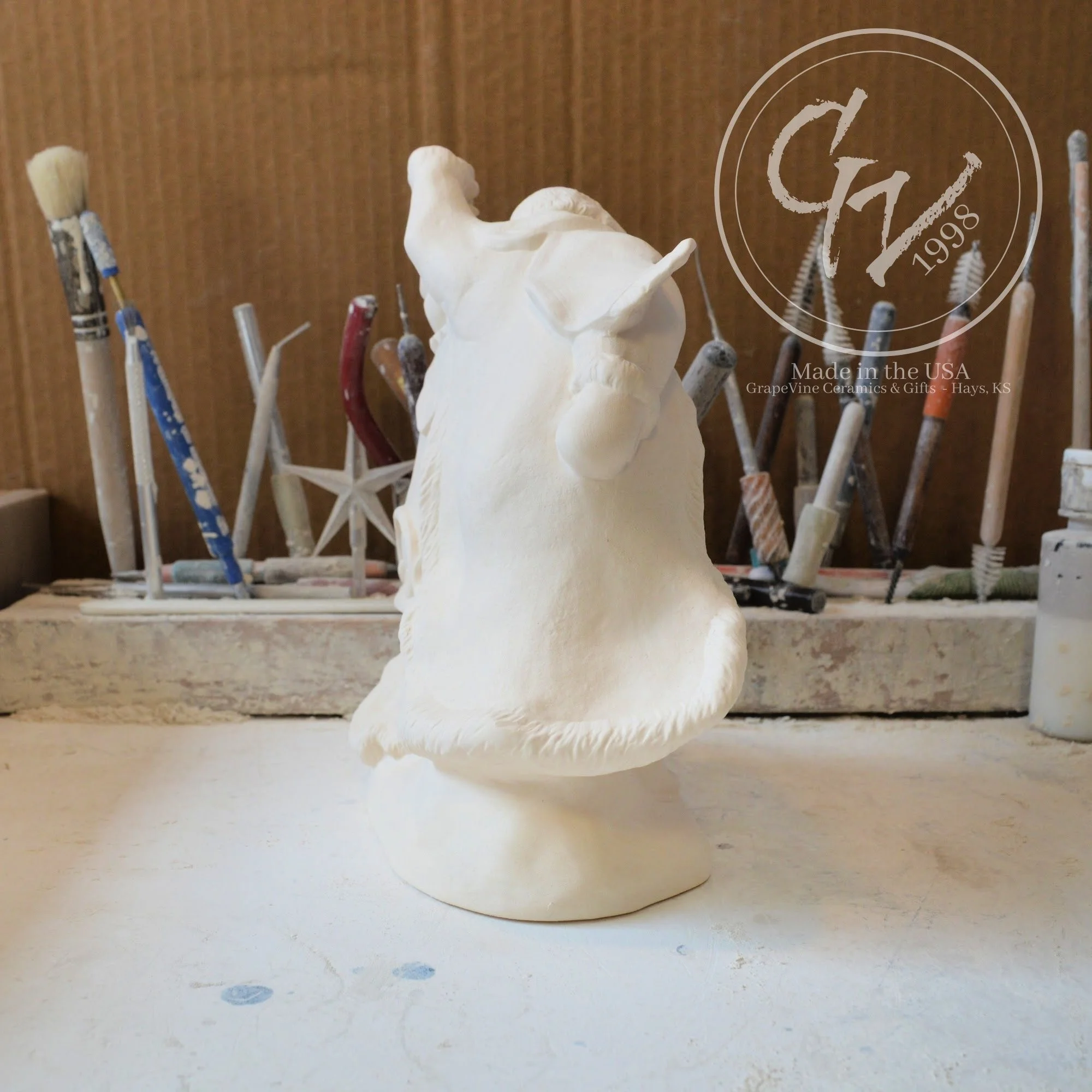 GrapeVine Ceramics-Mistletoe Claus-Provincial P937.5.jpg