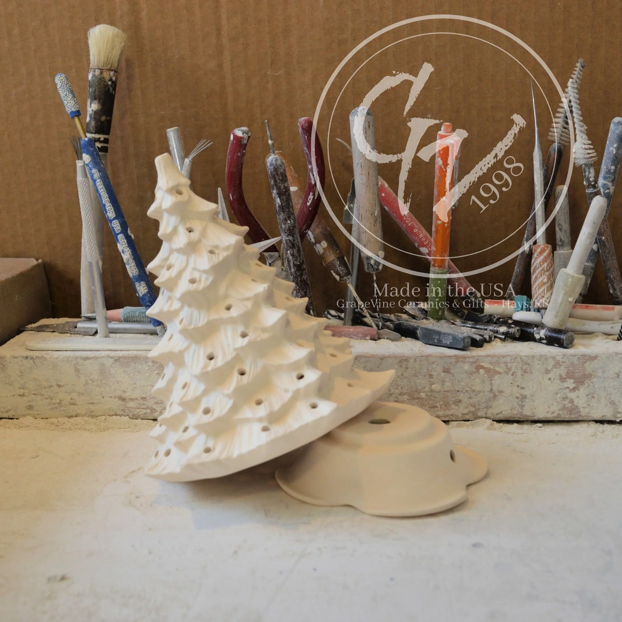 GrapeVine Ceramics-7-inch Christmas Tree-DH669.5.jpg