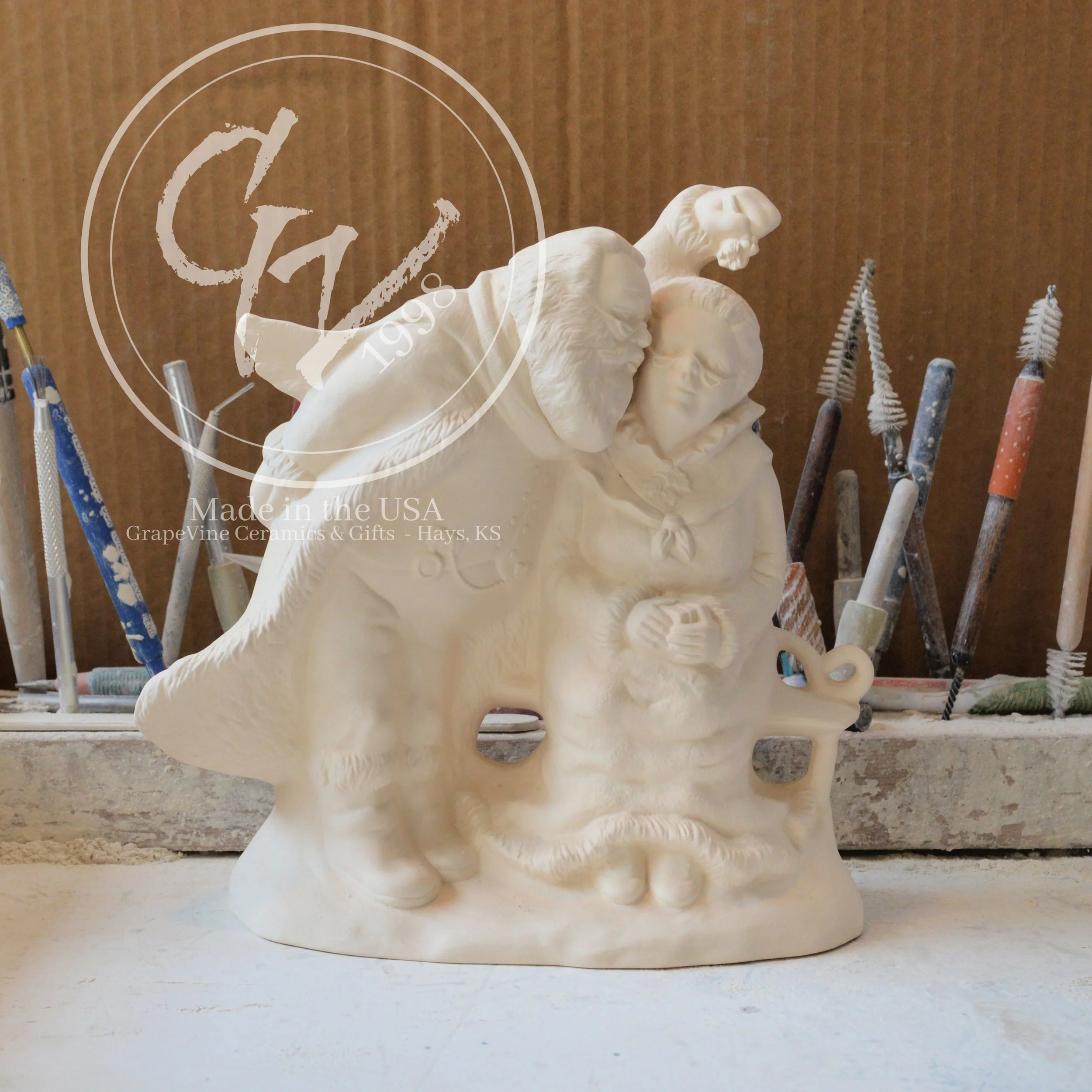 GrapeVine Ceramics-Mistletoe Claus-Provincial P937.1.jpg