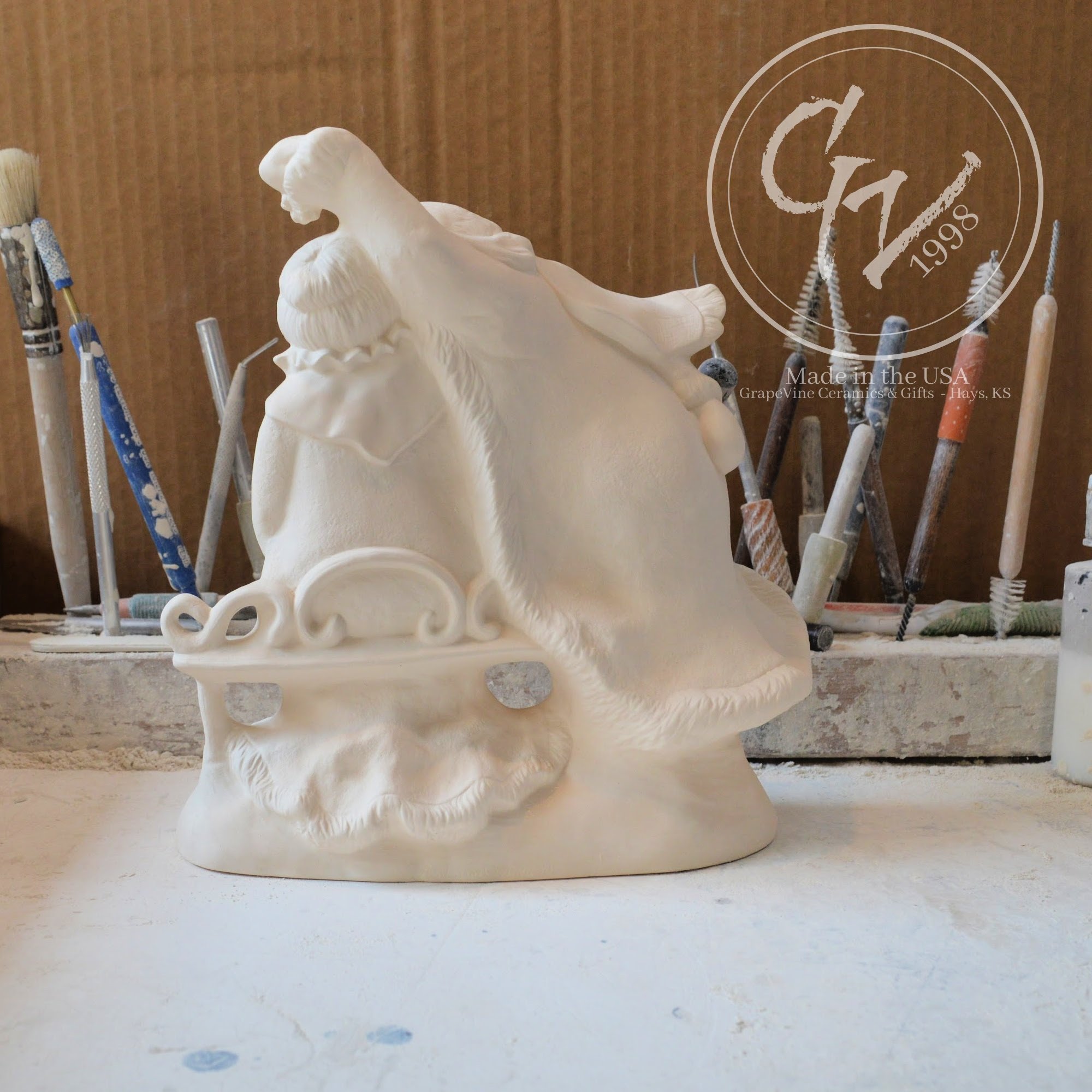 GrapeVine Ceramics-Mistletoe Claus-Provincial P937.4.jpg