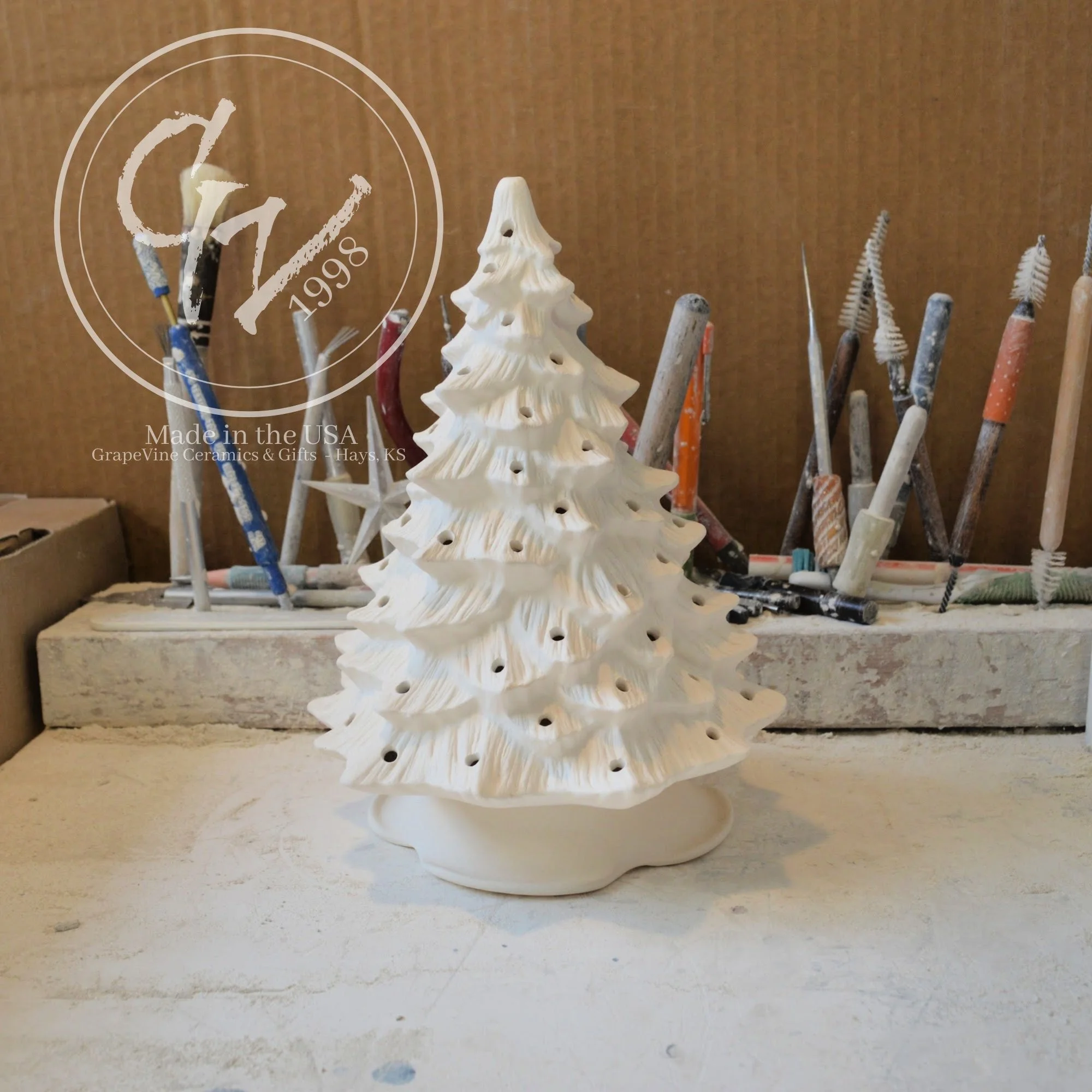 GrapeVine Ceramics-8.25inch Christmas Tree-DH290.4.jpg