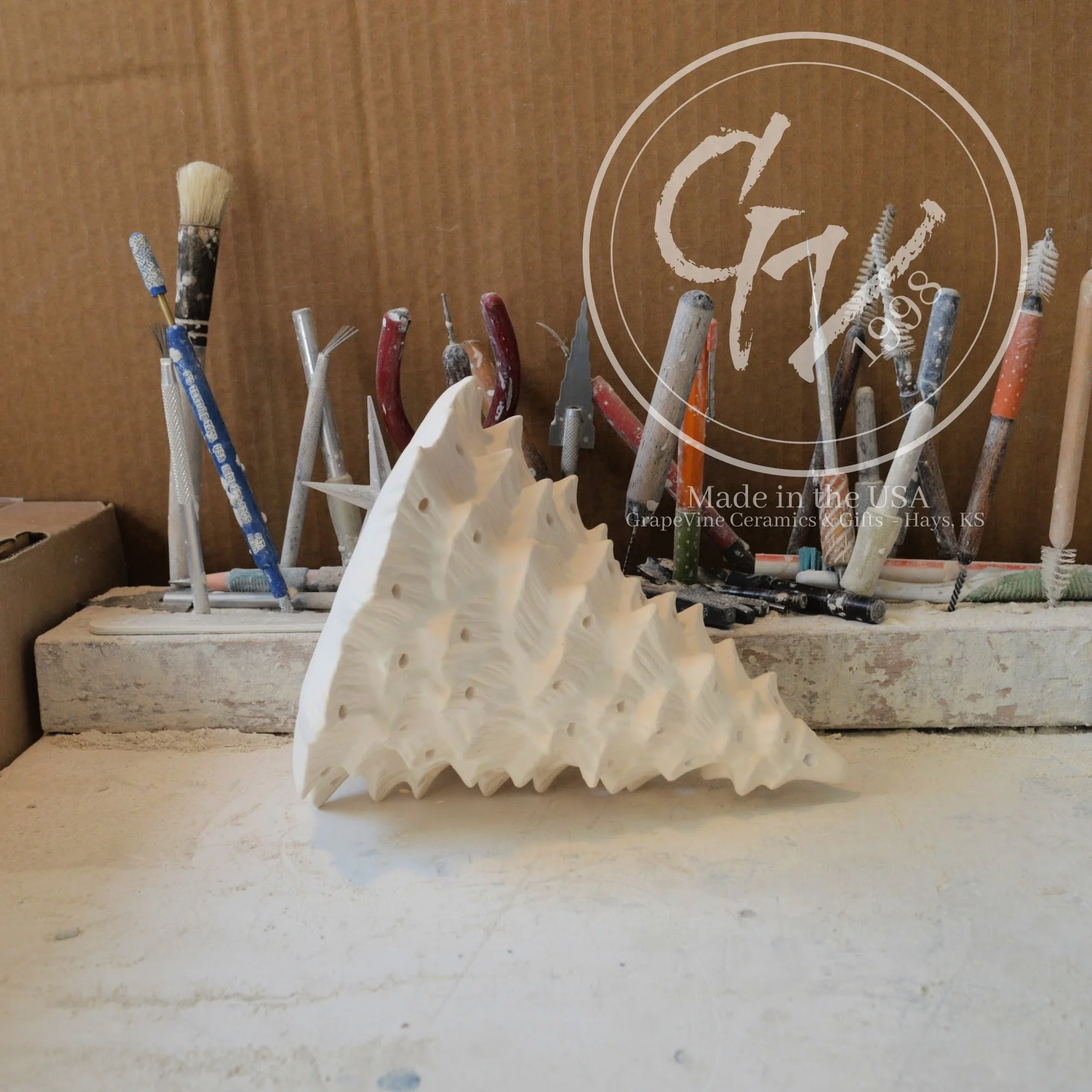 GrapeVine Ceramics-8.25inch Christmas Tree-DH290.8.jpg