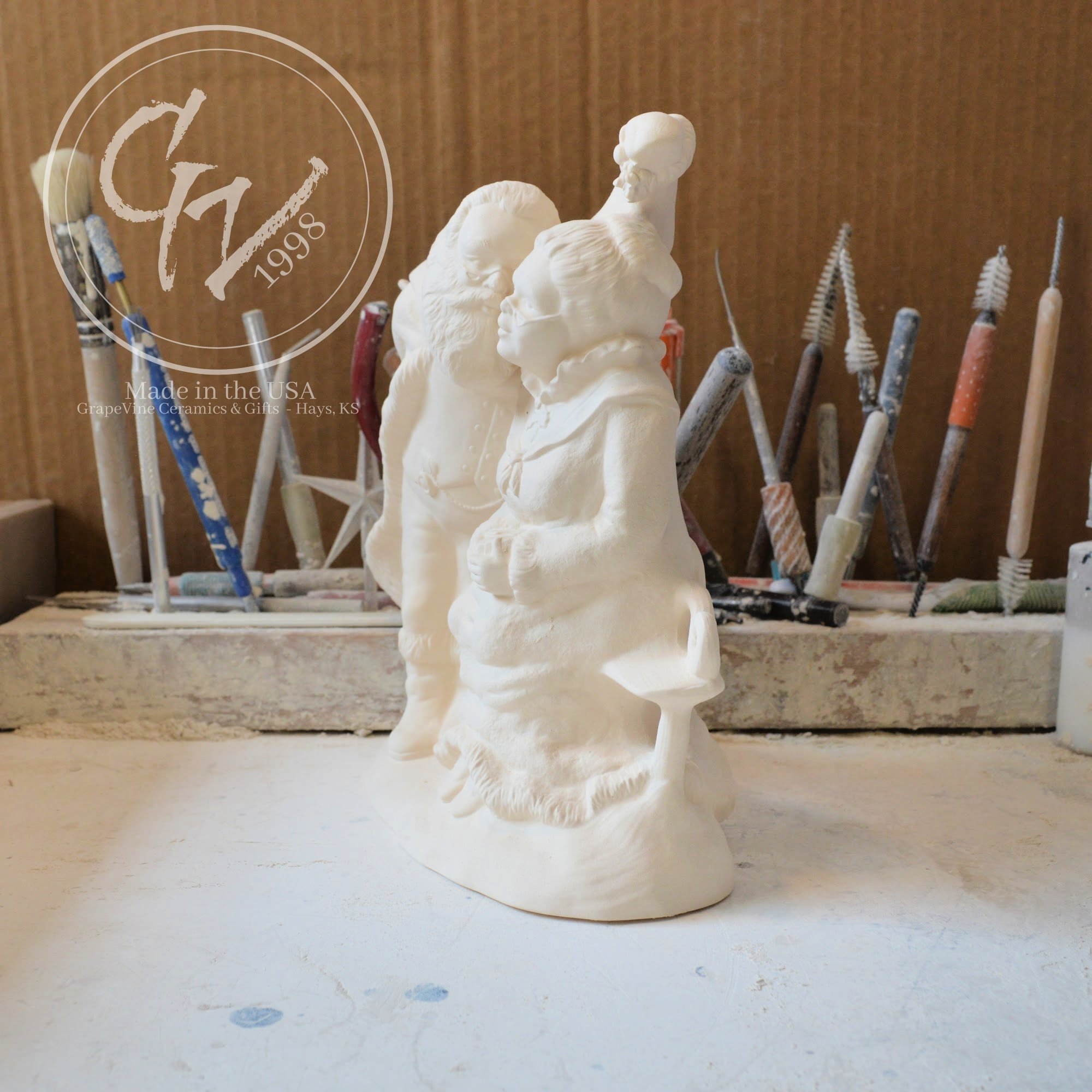 GrapeVine Ceramics-Mistletoe Claus-Provincial P937.3.jpg