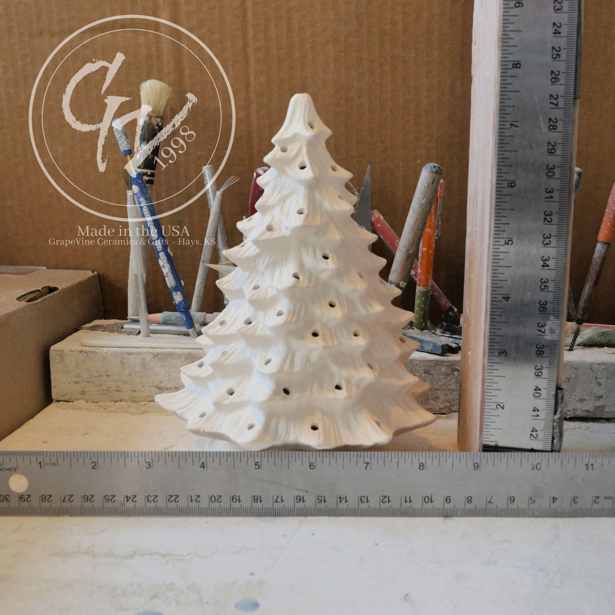 GrapeVine Ceramics-8.25inch Christmas Tree-DH290.0.jpg