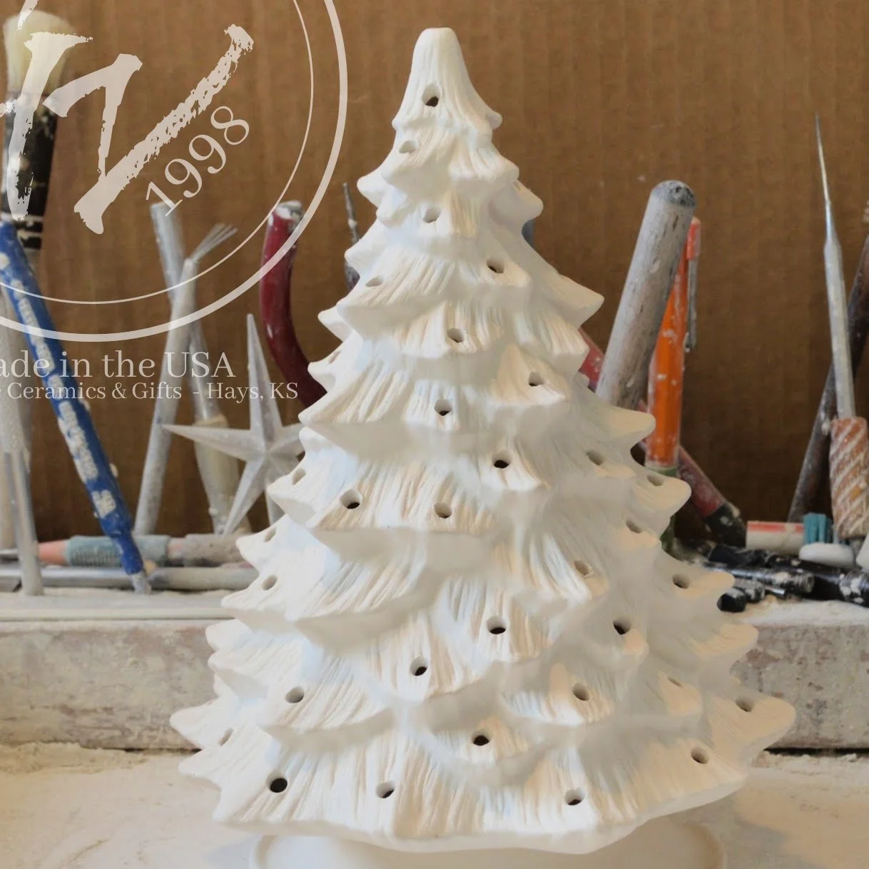 GrapeVine Ceramics-8.25inch Christmas Tree-DH290.3.jpg