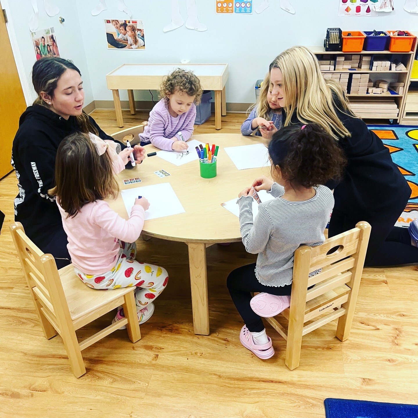 Middle School Weekly Buddy Reading/crafts with our Preschoolers! ❤️

#preschool #prek #middleschool #buddyreading #artsandcrafts #fun #comunity