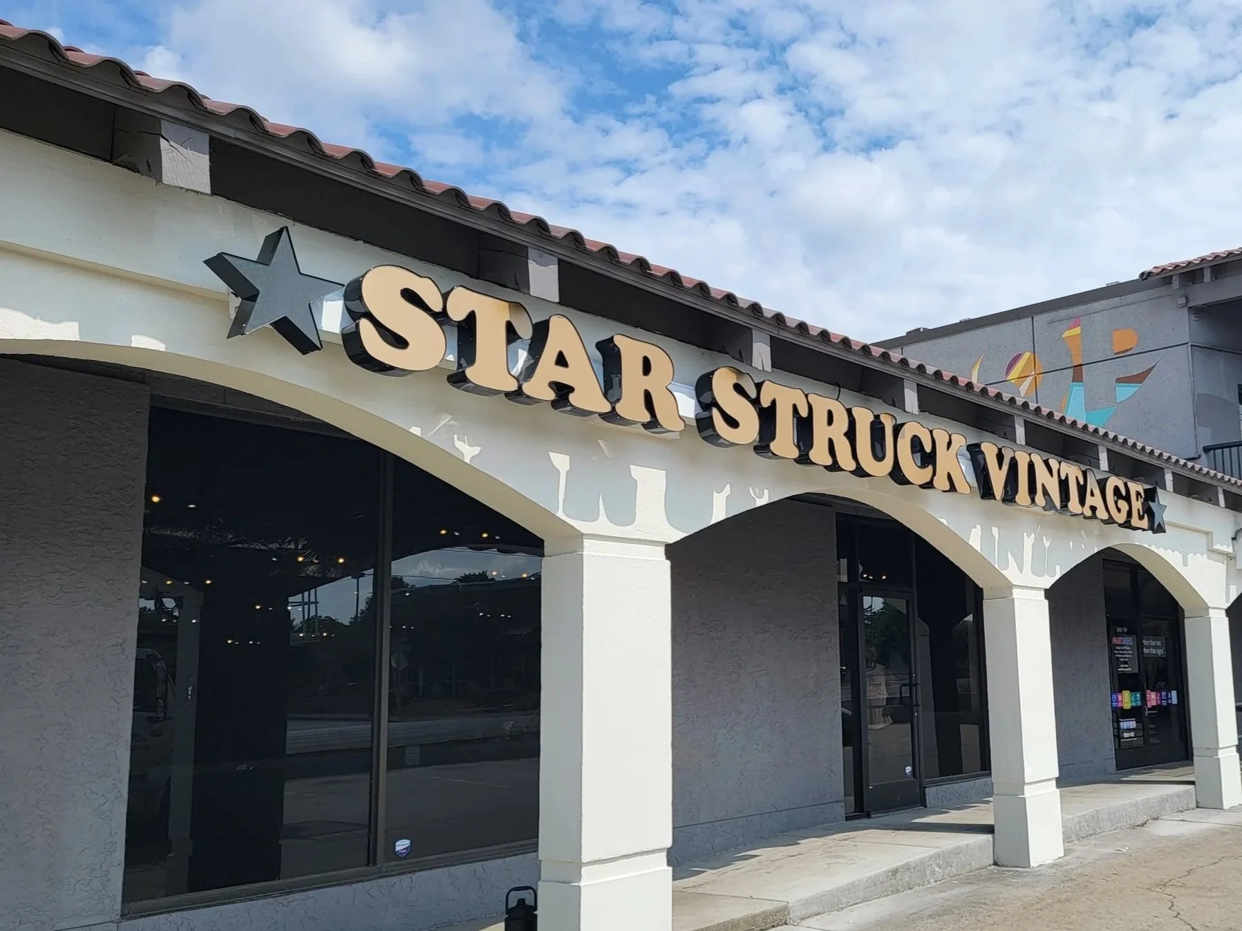 Illuminated Channel Letter Raceway
Star Struck Vintage
Nashville, TN