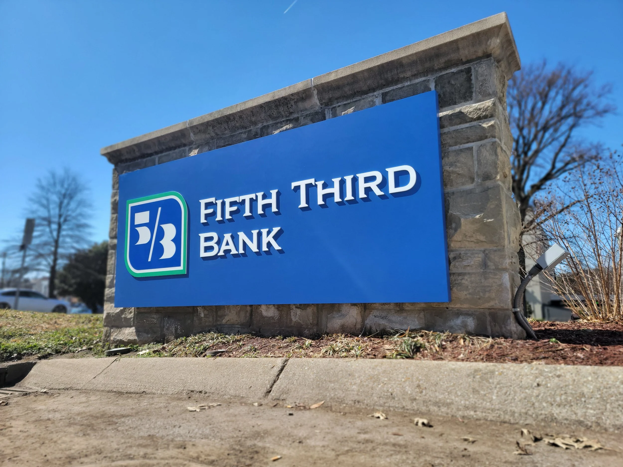 Dimensional Monument Sign
Fifth Third Bank
Nashville, TN