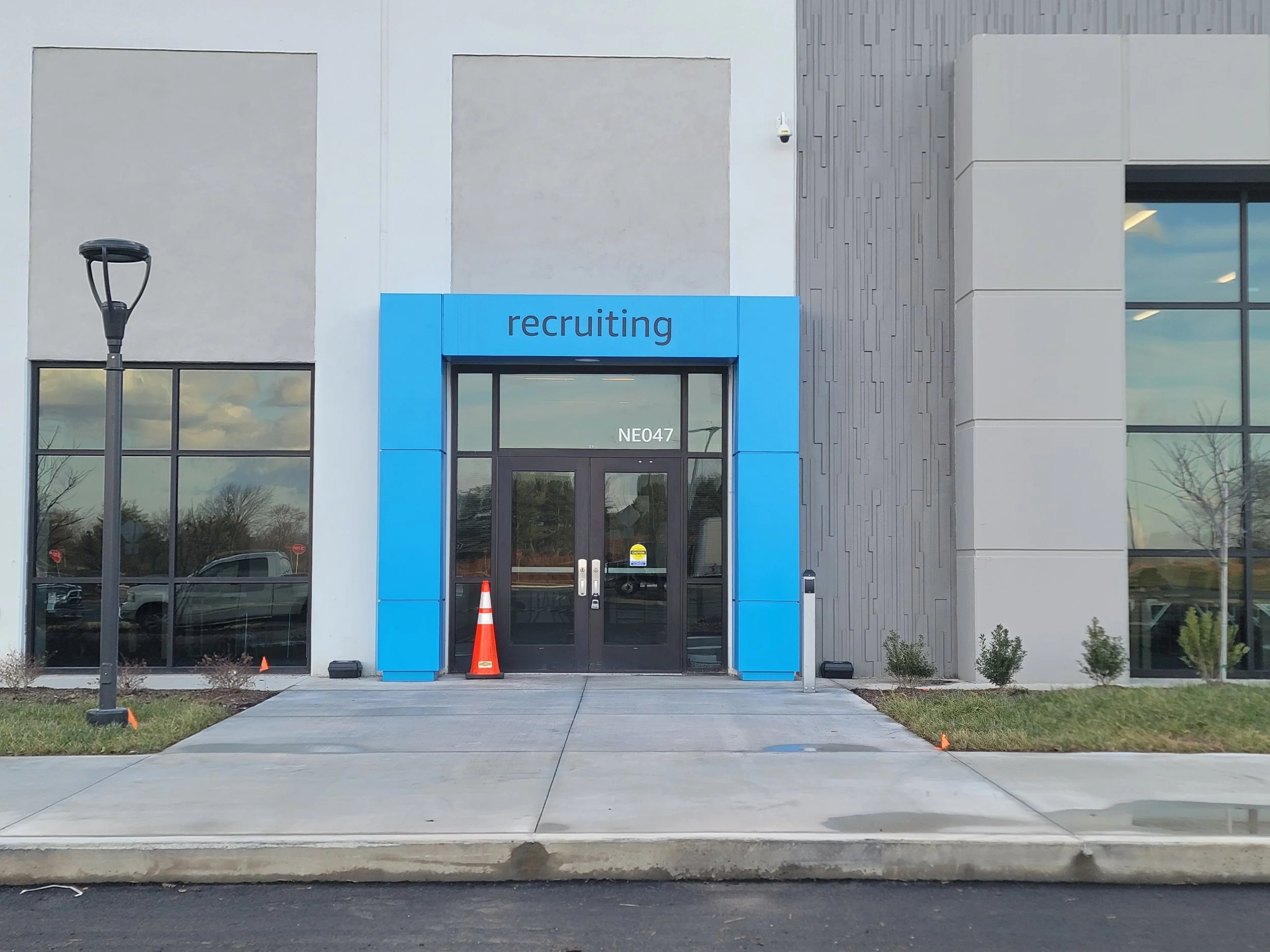Exterior Vinyl (Full ADA Signs & Graphics Package Installed)
Amazon Fulfillment Center
Louisville, TN