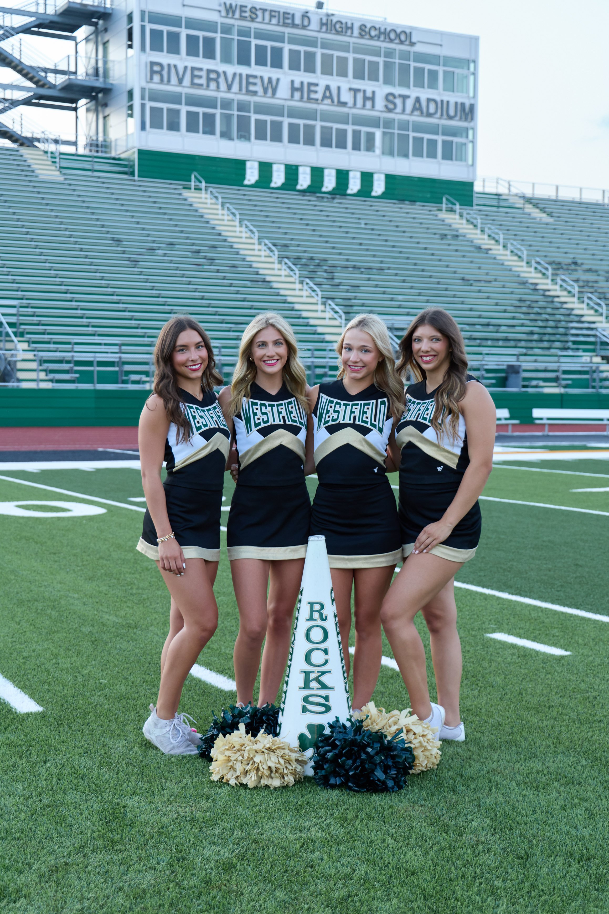 westfieldCheerSeniors1A0A8437marciyochumphoto.jpg