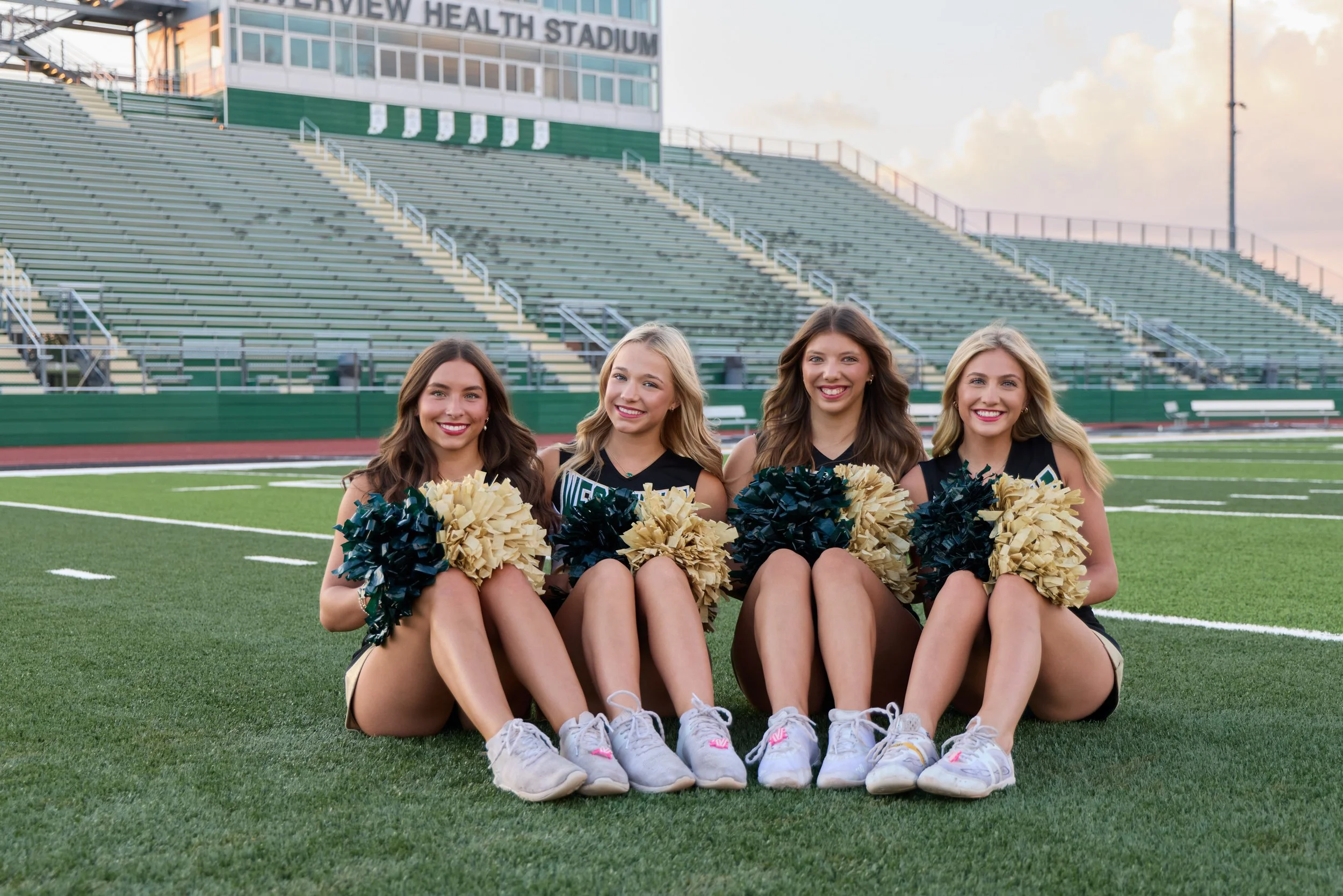 westfieldCheerSeniors1A0A8400marciyochumphoto.jpg