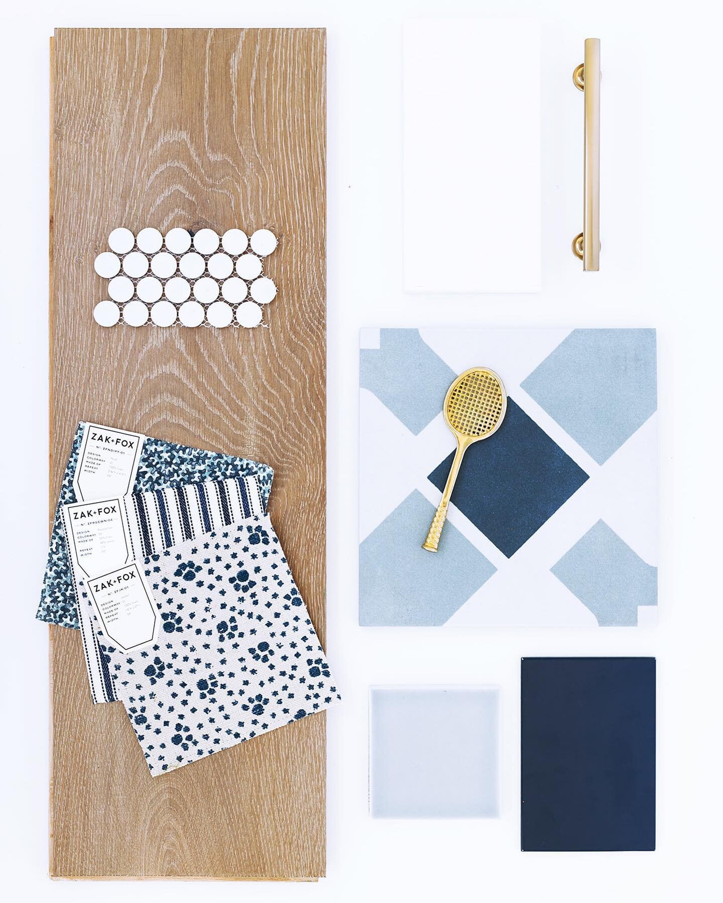 Shades of blue which is perfect for the Monday after a long weekend. Reset before December! 💙 #moodboardmonday #lygiaharkinsinteriors