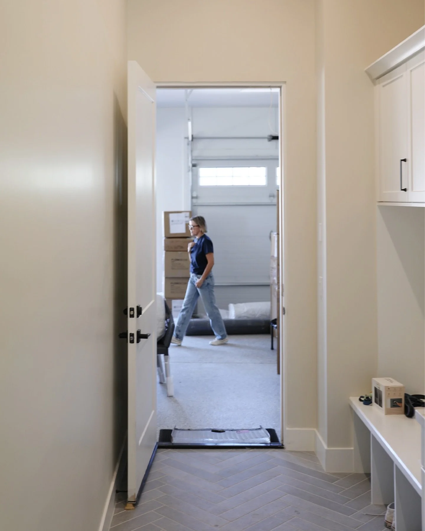 A little behind-the-scenes look at our 14th Place Install! We love watching a space come to life after all the hard work that goes into every detail. Whether you&rsquo;re looking for full-service interior design or a remodel, we have a plan for you! 