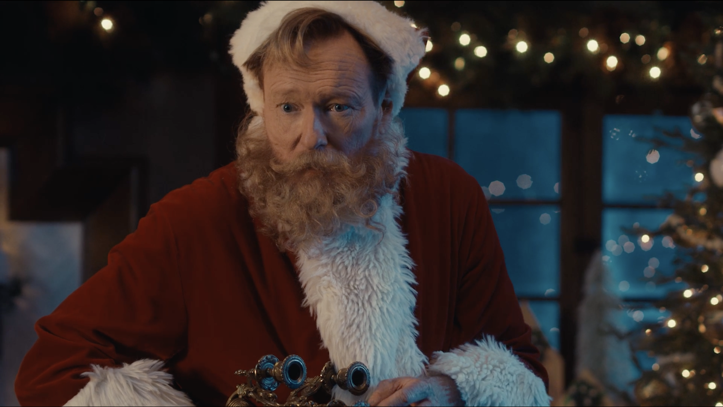 Airalo "How Roaming (Almost) Stole Christmas"