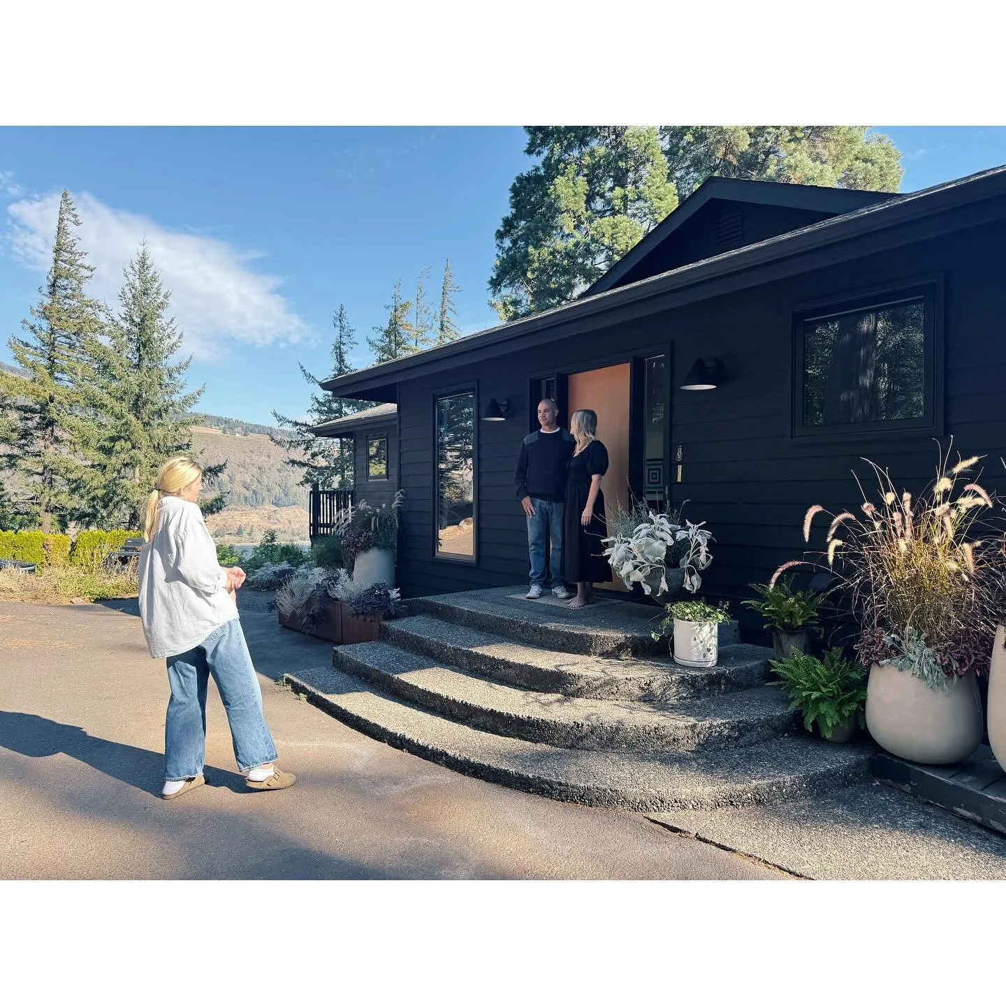 SEO NEW WORK: View House 

Perfect fall photo shoot day up in Hood River for View House with the incredible @gennymollerphotography 

Design process alchemy turned these clients into collaborators and friends AND we got to put something new and perso