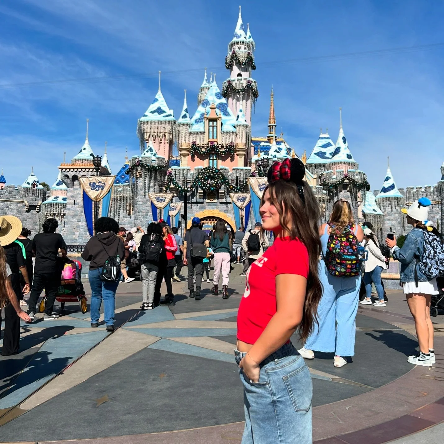 Tell me she&rsquo;s not perfect?! 🩵 Utah Spray Tan in Disneyland! 🎡🎠