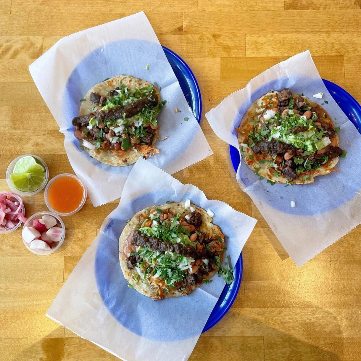 Tacos 💭💙
Tender Carne Asada Quesatacos with all the toppings. 🤤

Visit Taco Centro, located in Downtown San Diego&rsquo;s Gaslamp Quarter! Come join us for tacos, burritos, fries, draft or bottled beers, agua frescas, and more. Provecho 🍻😉

Fres