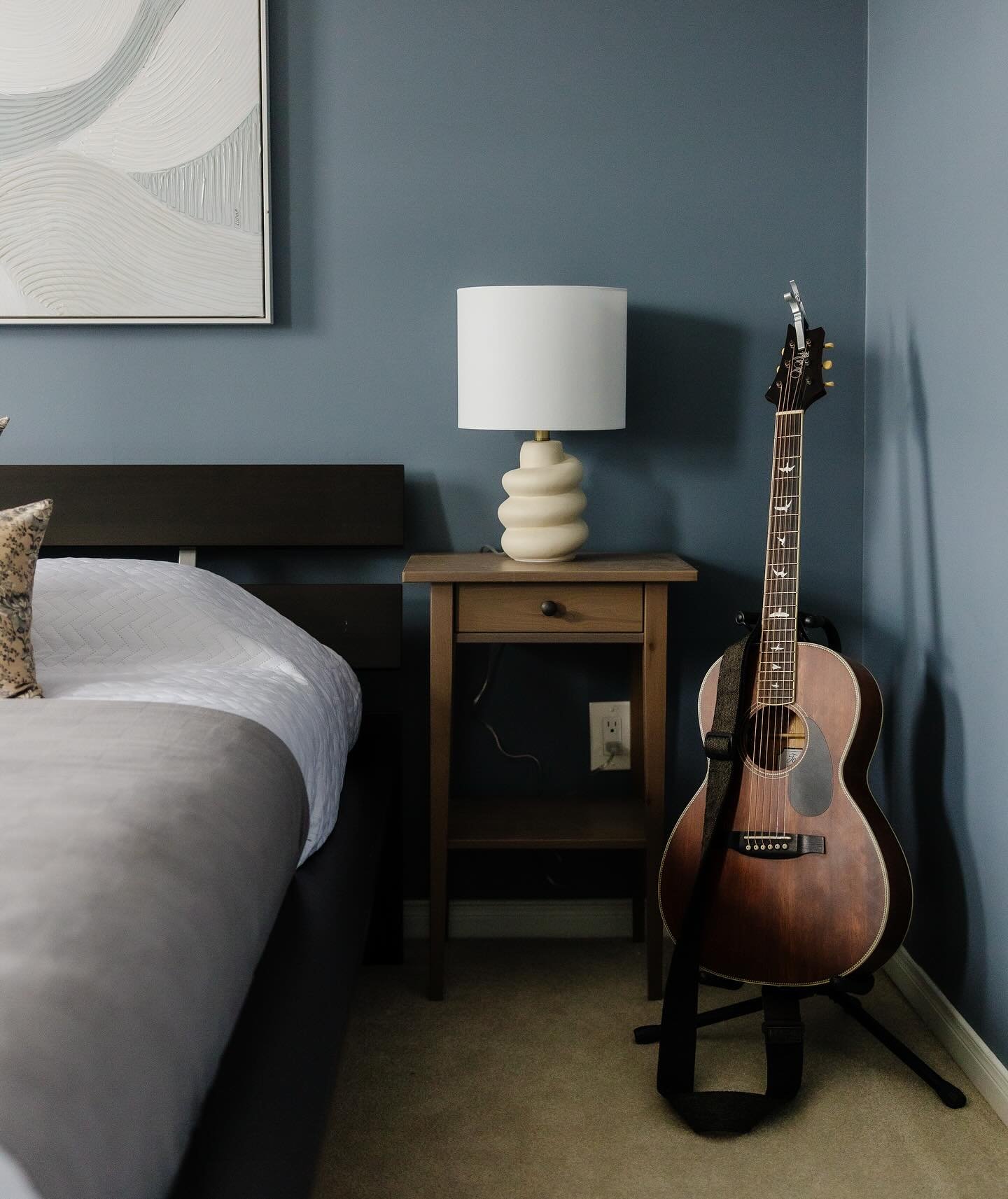 When thinking about staging this townhouse we wanted to highlight its warmth and functionality. The property is well maintained, has bright inviting living spaces and a convenient Guelph location. 

Whether a property is vacant or occupied - we can h