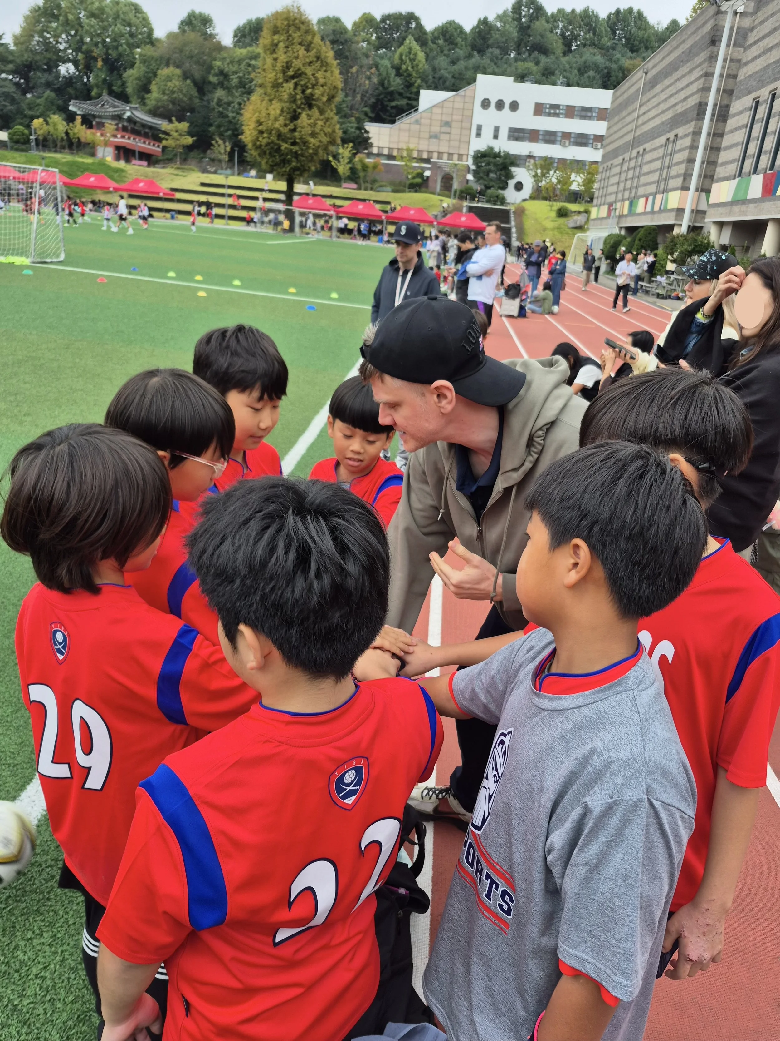 soccer huddle.jpeg