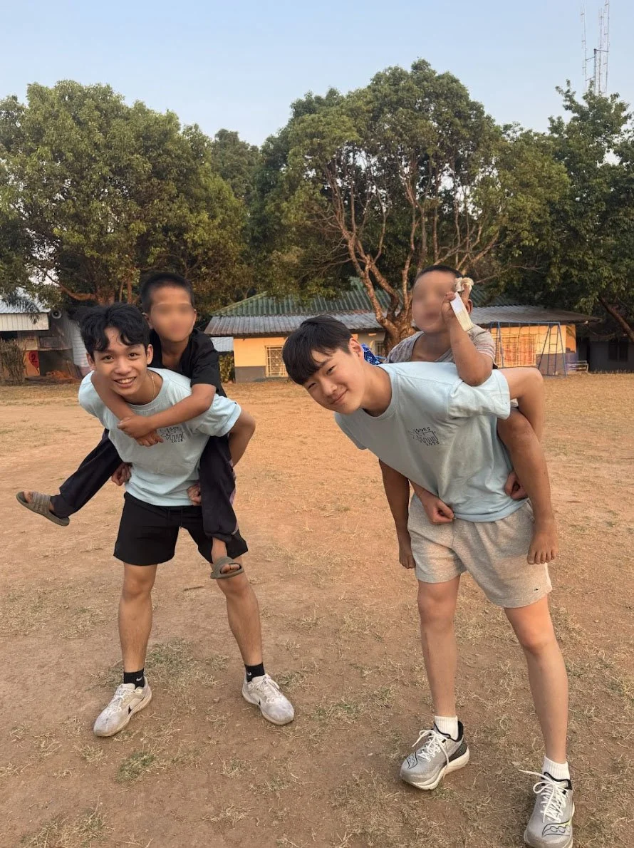 Chiang Mai-boys-blur.jpg