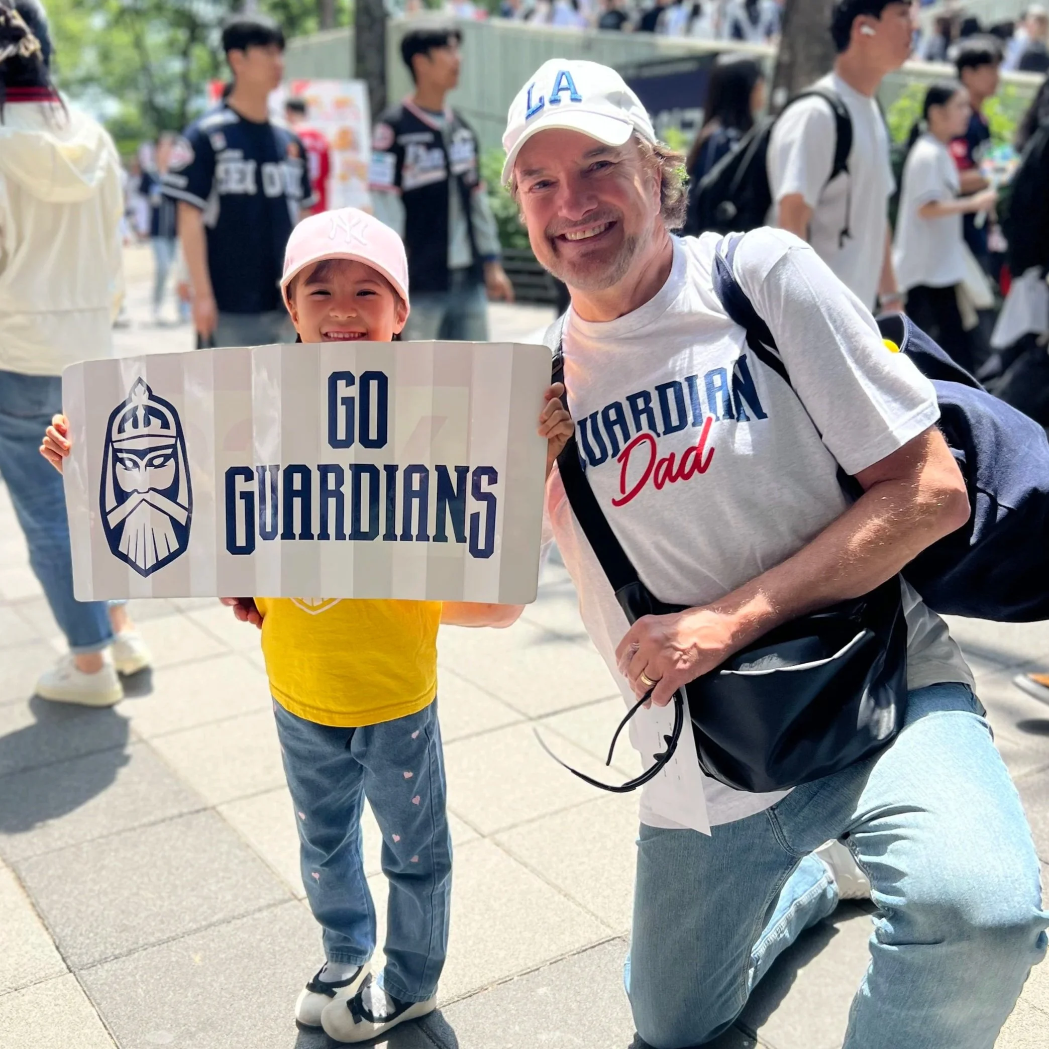 Guardians Enjoy Baseball Game Together at Jamsil Stadium