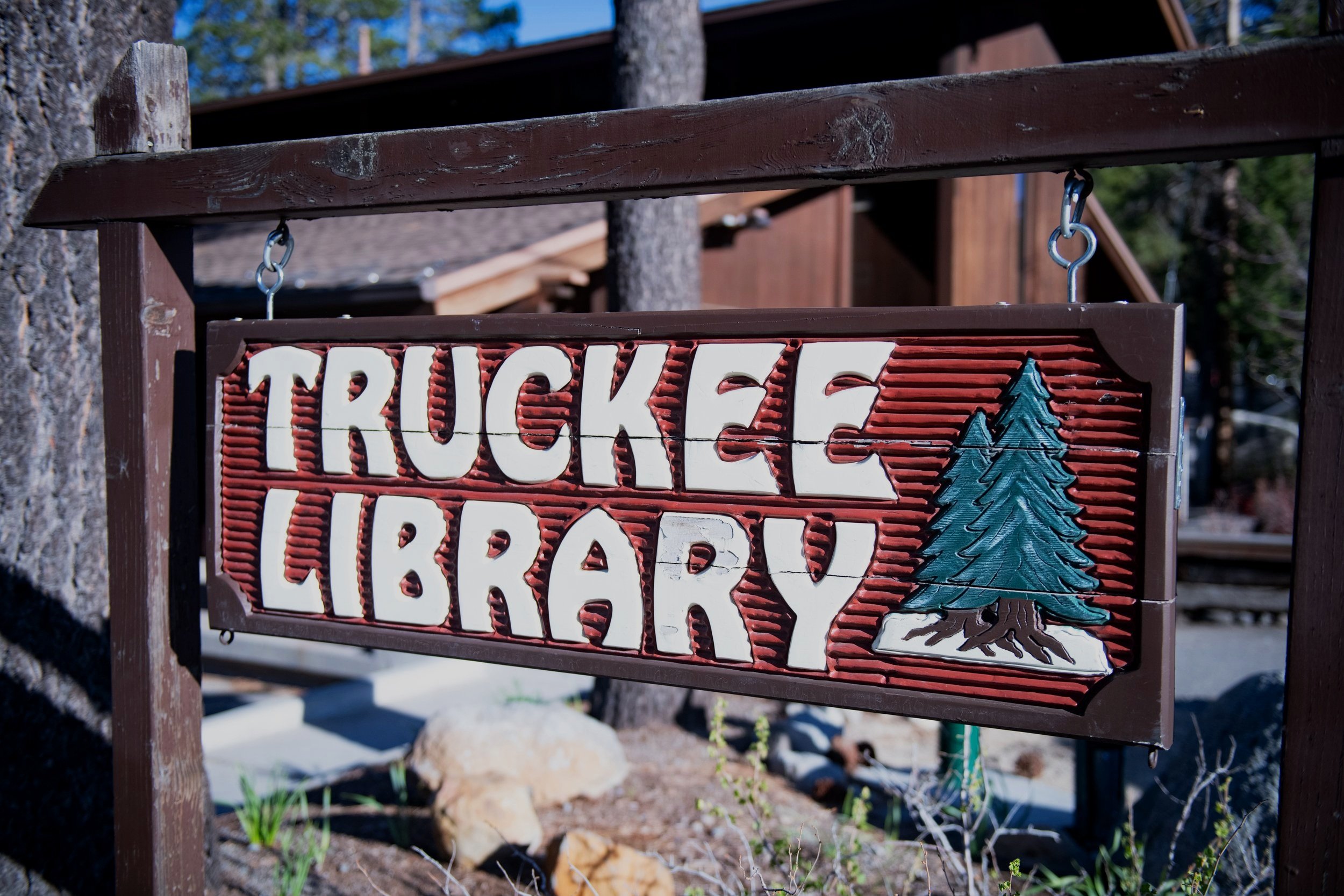 existing truckee library sign